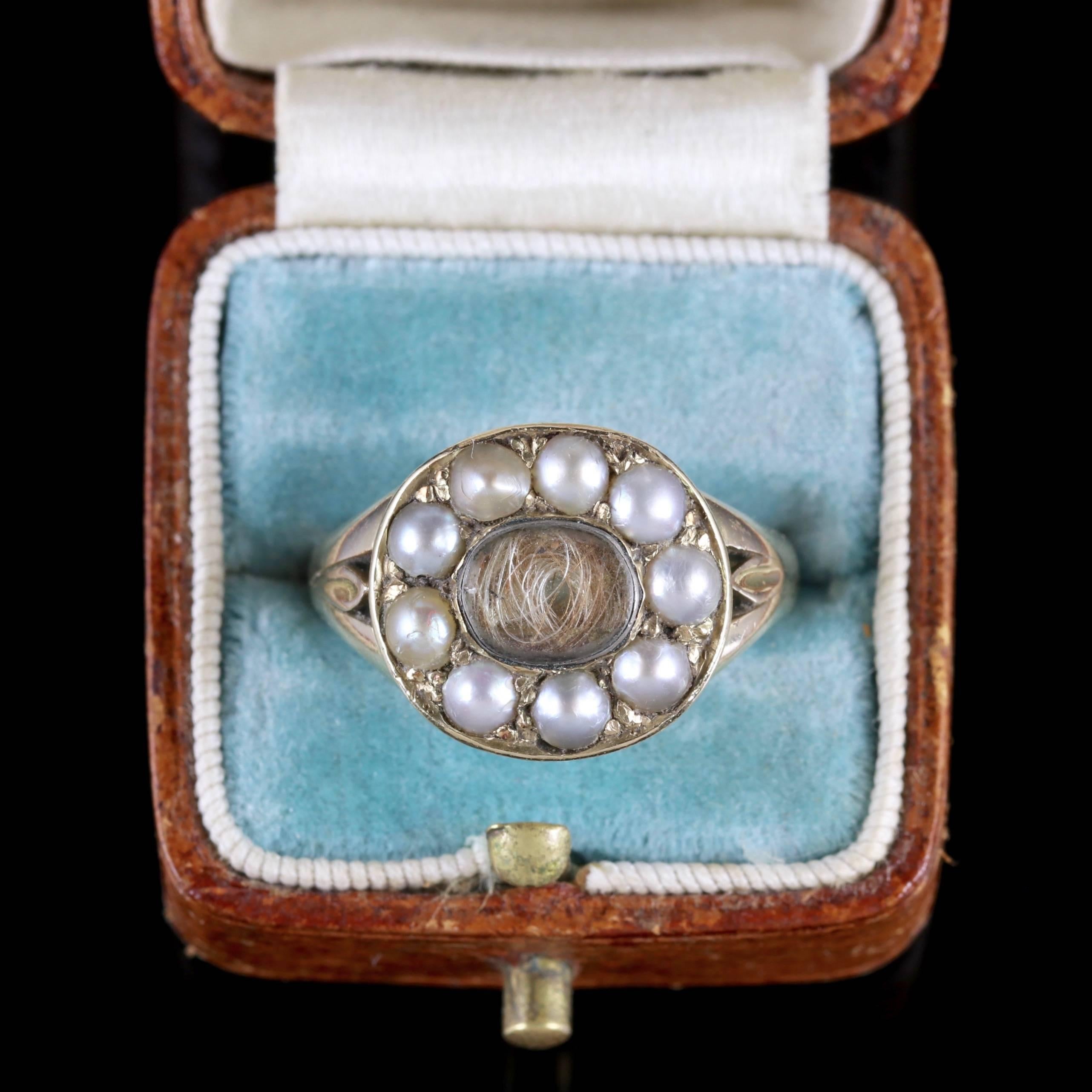 Antique Georgian Mourning Ring 18 Carat Gold Pearl, circa 1830 4