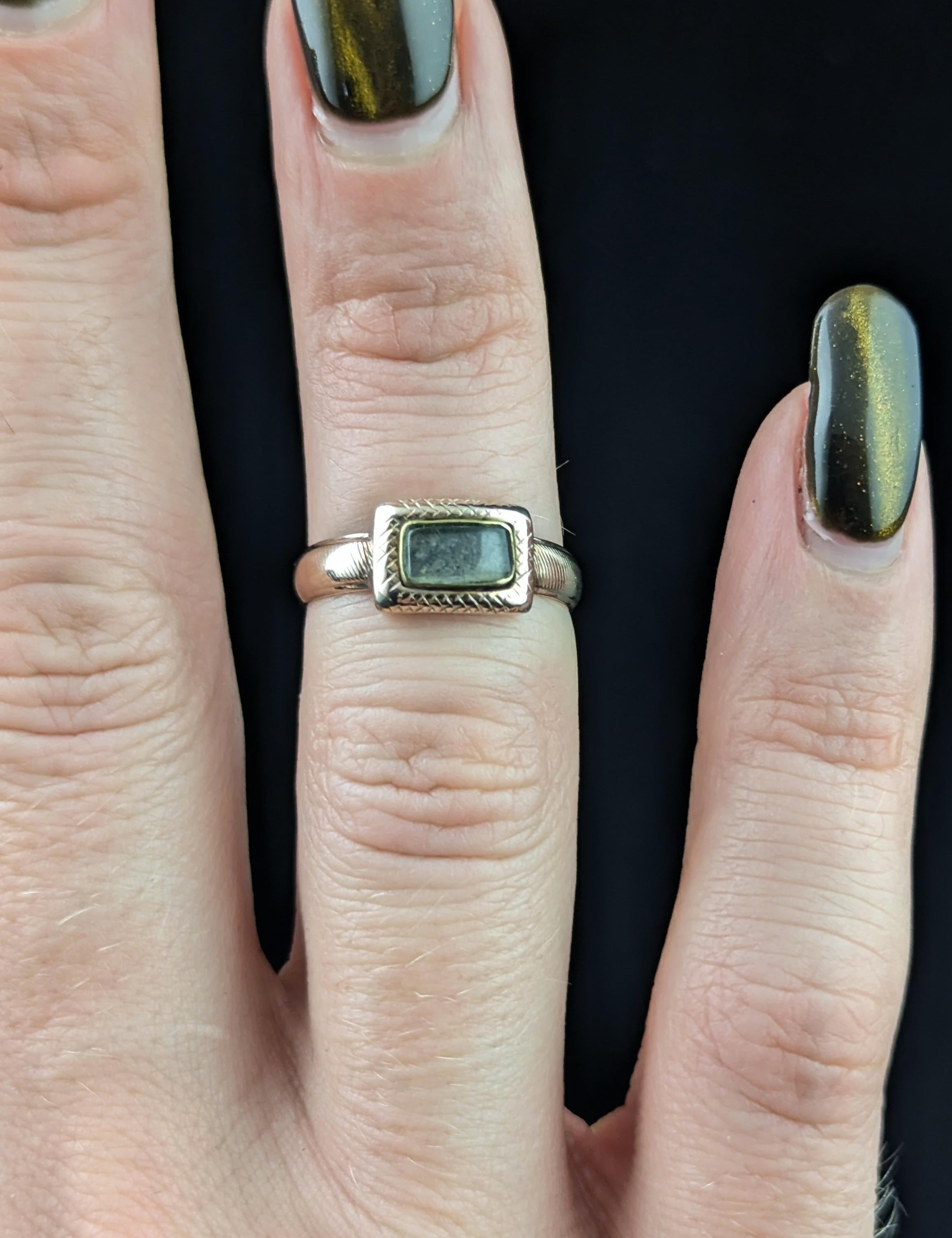 Antique Georgian mourning ring, 9k rose gold For Sale 4