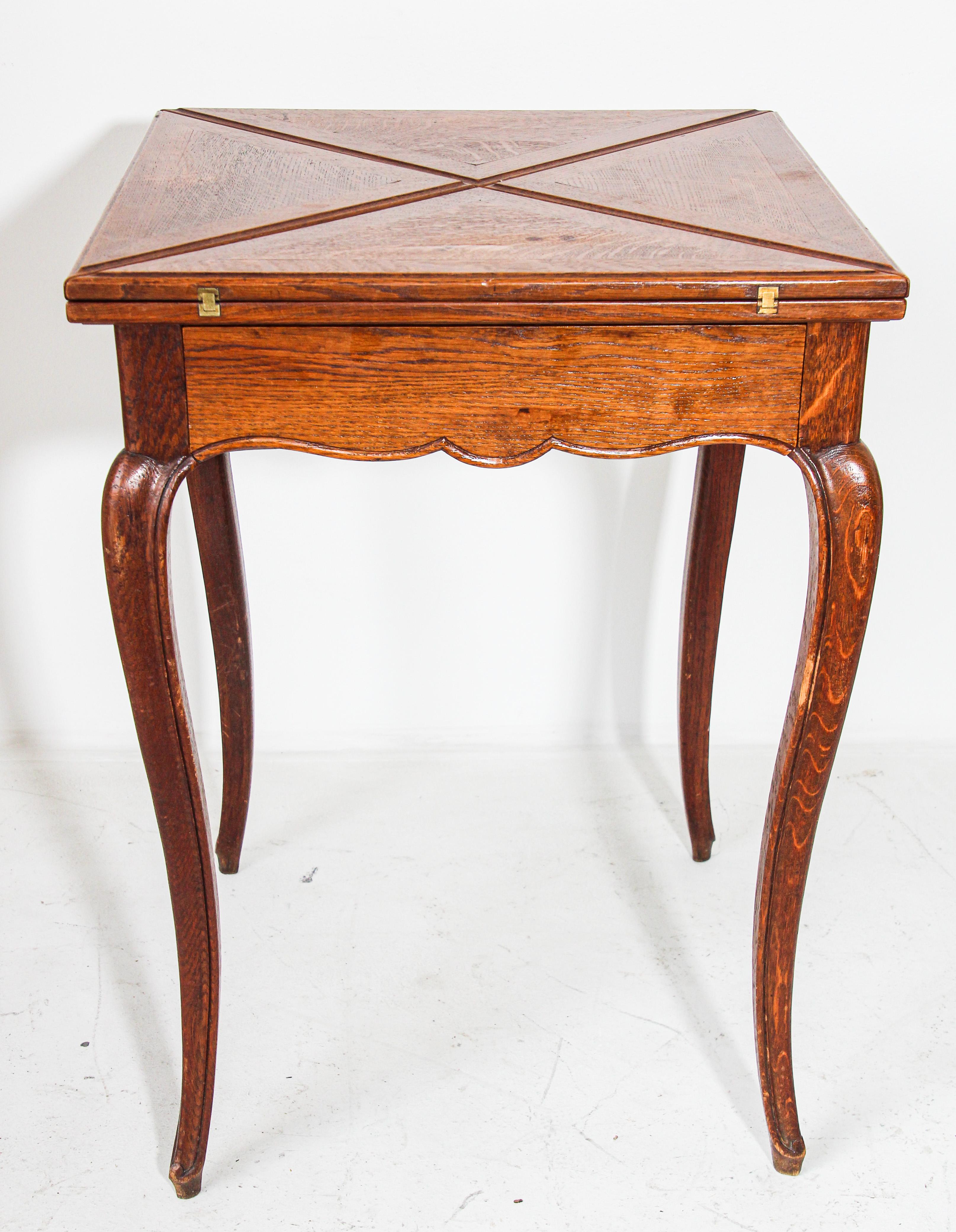 Beautiful antique Georgian mahogany napkin folding card game table.
Used it as a console or writing table when folded. 
The board in playing position is covered with a brown felt. 
A discrete side drawer in front, the whole supported on cabriole