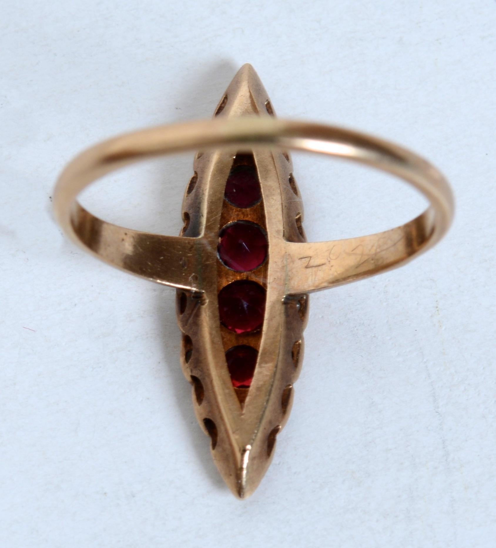 Georgiano Antico anello georgiano a forma di navetta con granati e diamanti a taglio singolo del 1800 ca. in vendita