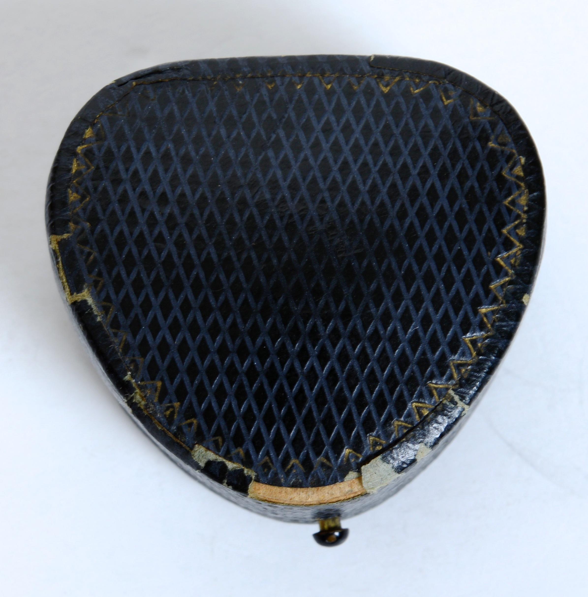 Antico anello georgiano a forma di navetta con granati e diamanti a taglio singolo del 1800 ca. In condizioni buone in vendita a valatie, NY