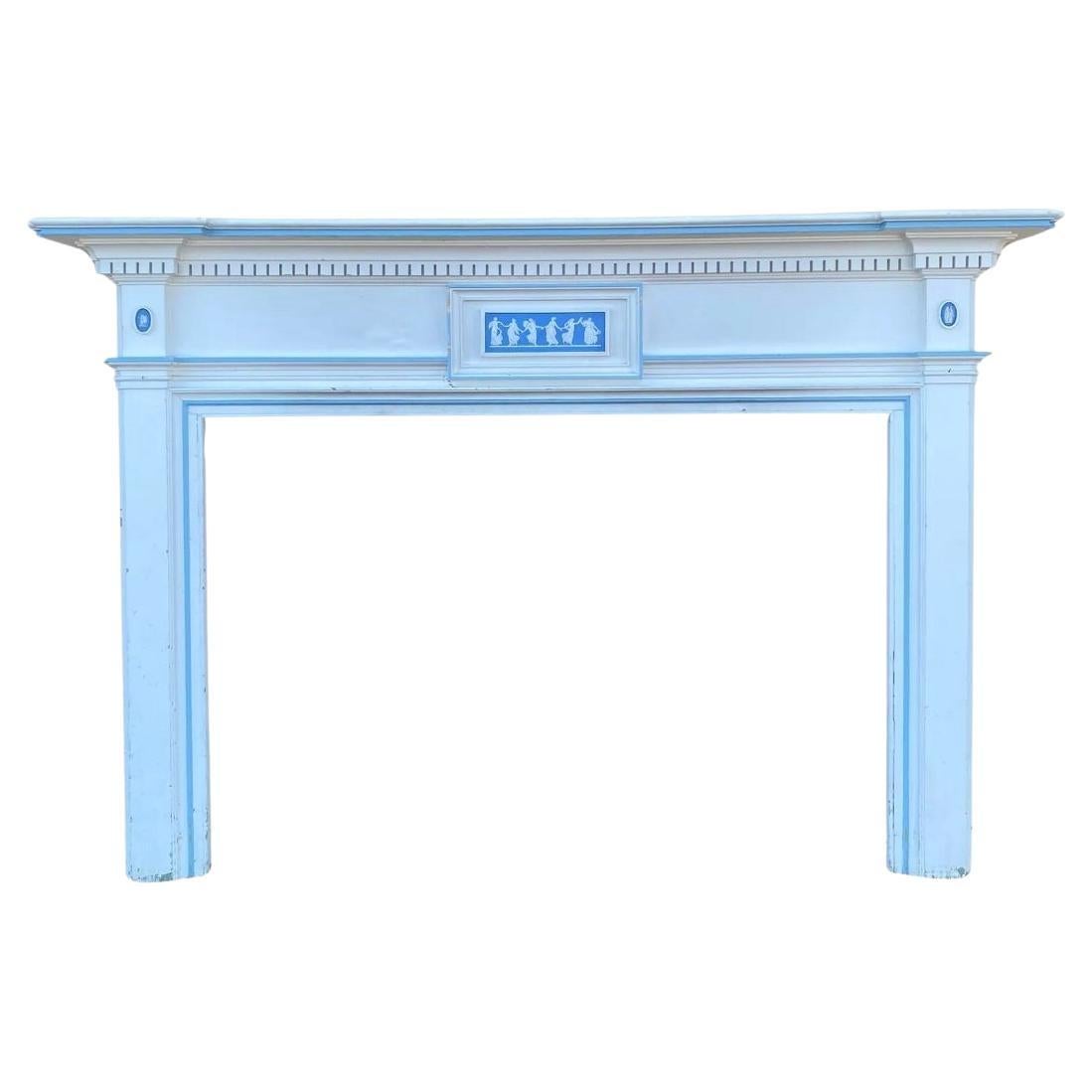 Antike georgianischen neoklassischen weiß lackiert Kamin Mantel w / Wedgwood Plaques