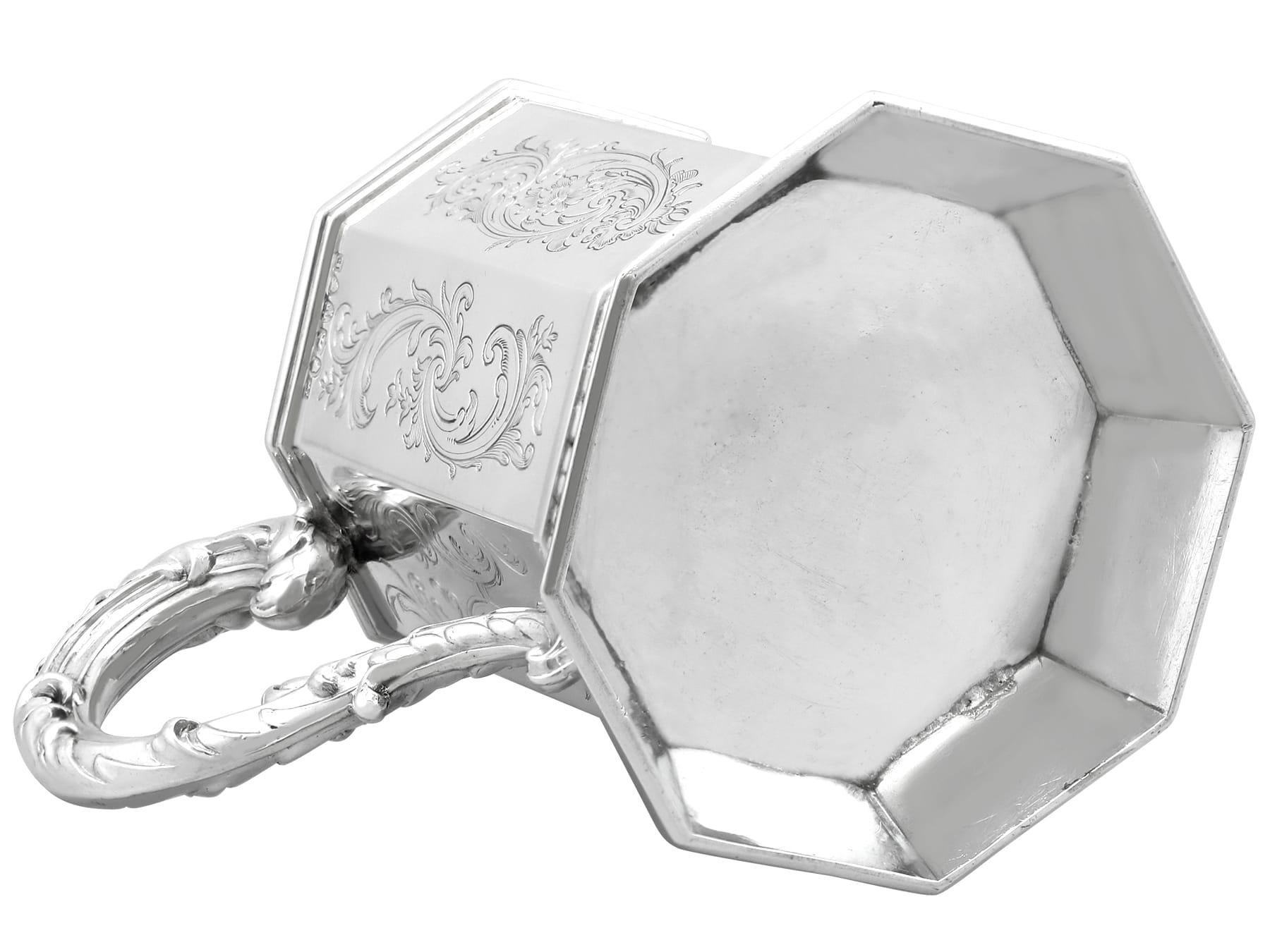 Tazas antiguas georgianas de plata de ley de Newcastle en venta 6