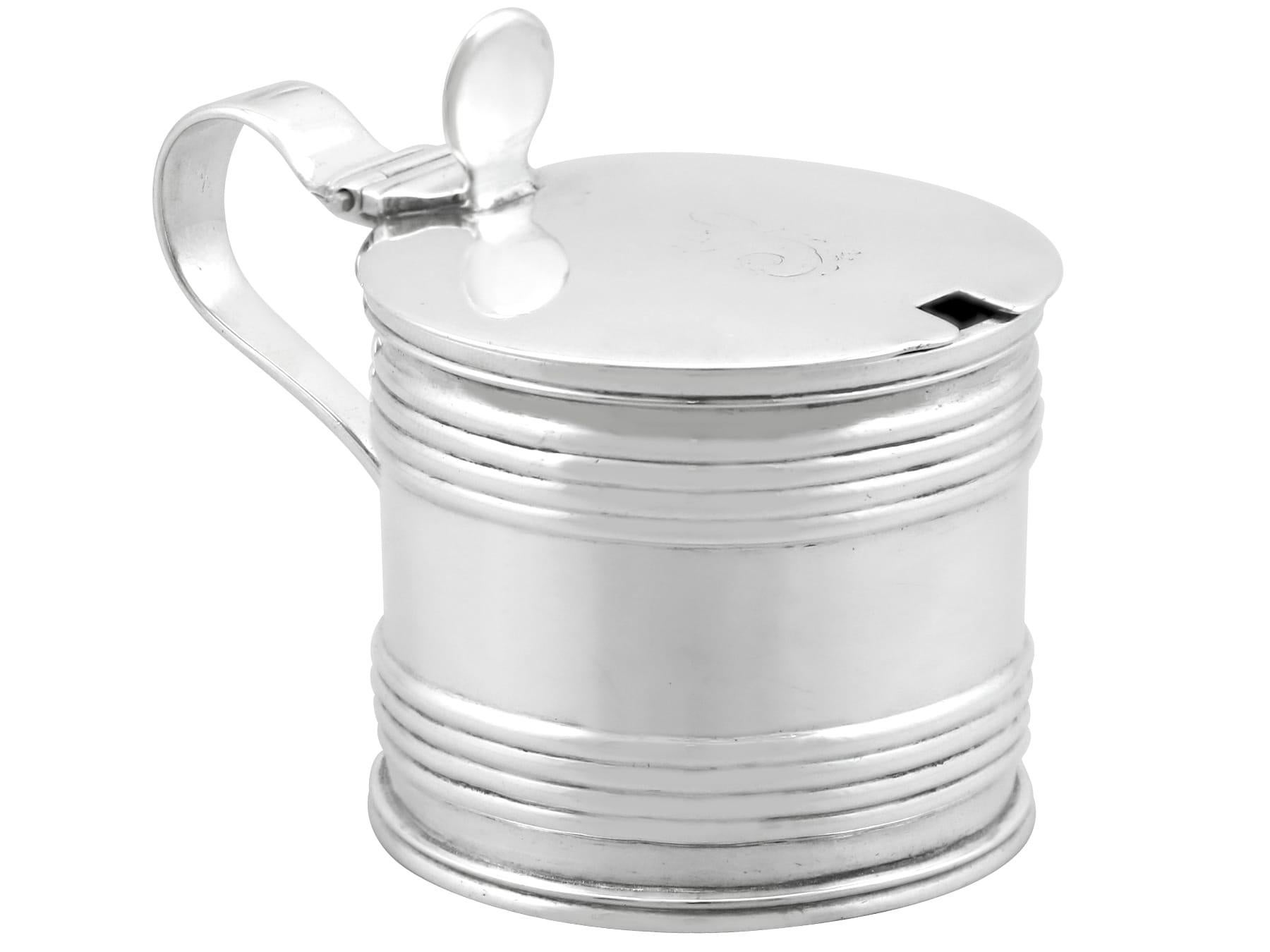 Giorgio III Antico vaso da senape in argento sterling georgiano di Newcastle di Ann Robertson in vendita