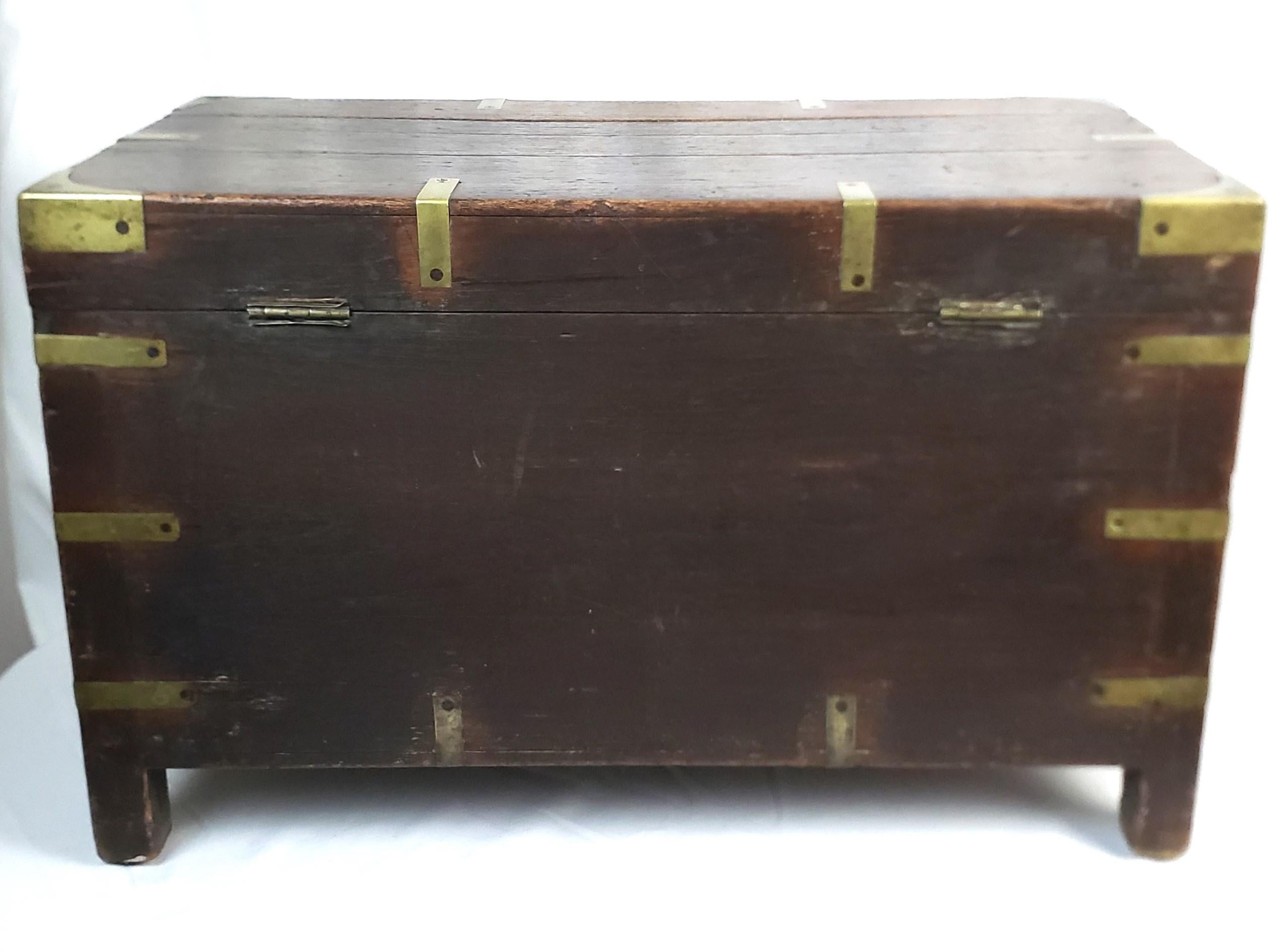 Antique Georgian Oak Campaign Chest with Brass Accents For Sale 2