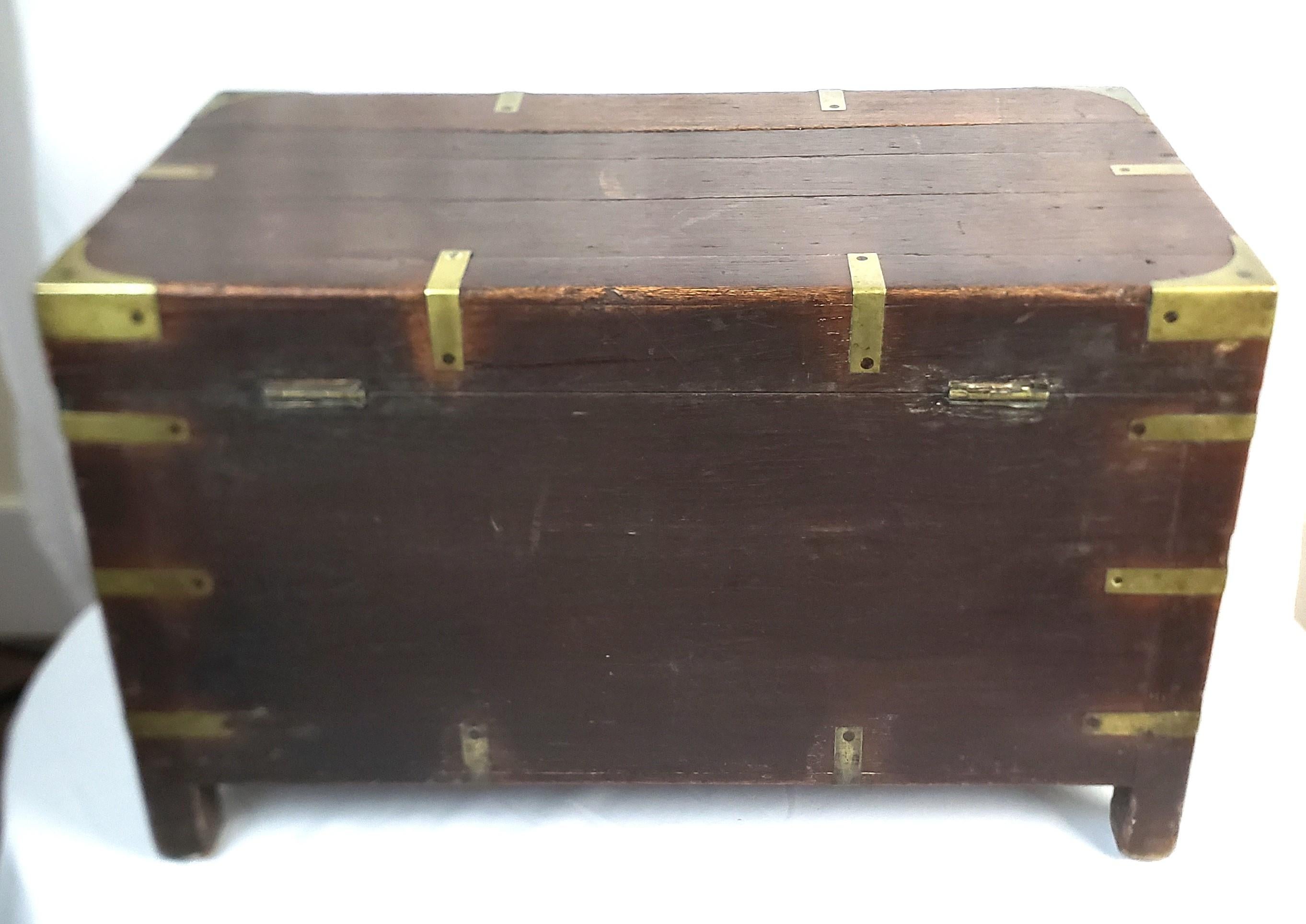 Antique Georgian Oak Campaign Chest with Brass Accents For Sale 3