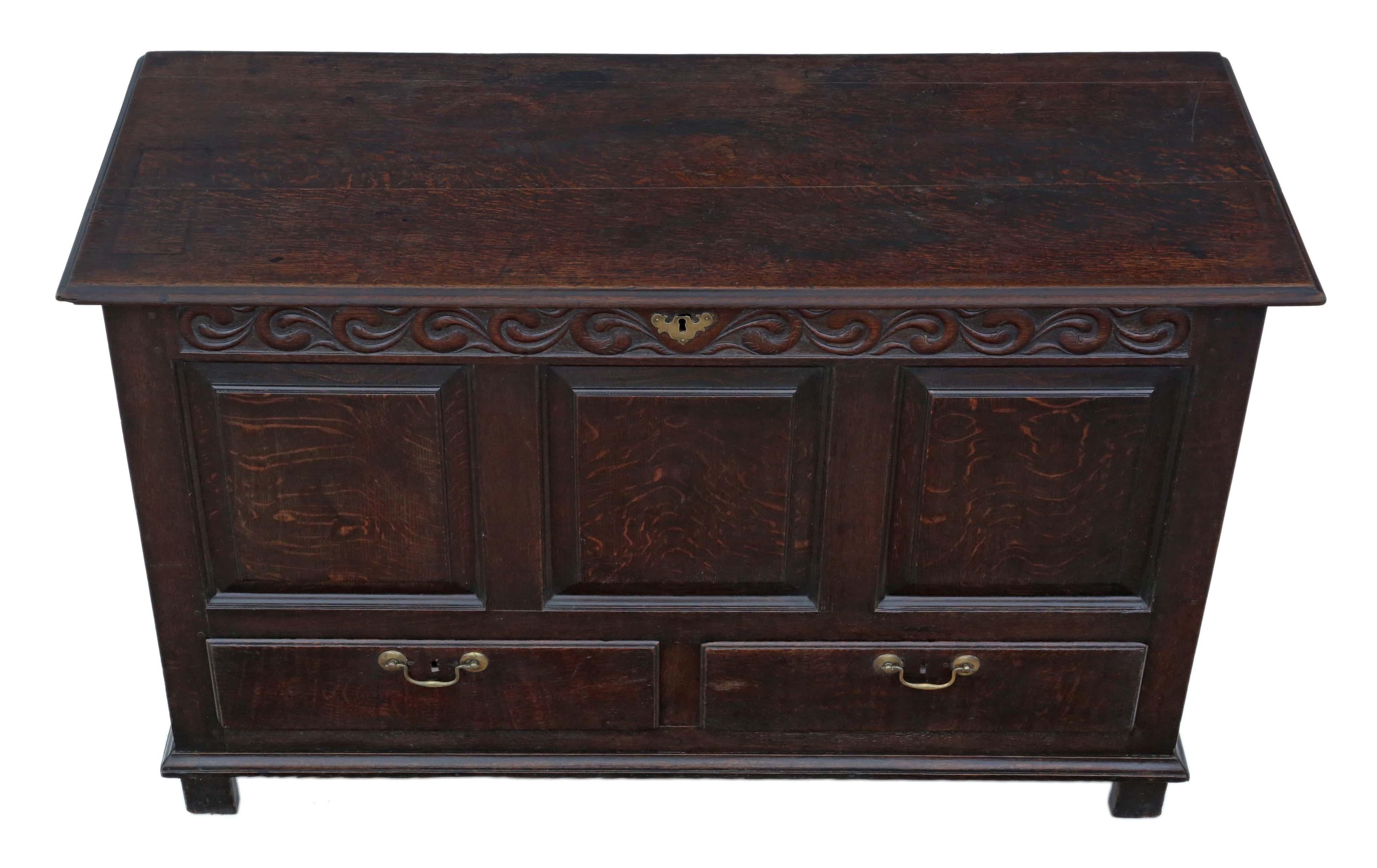 Antique fine quality Georgian oak mule chest coffer 18th Century

Solid and strong, with no loose joints. Full of age, character and charm. The oak lined drawers slide freely.

Would look great in the right location! Lovely clean lines... a rare