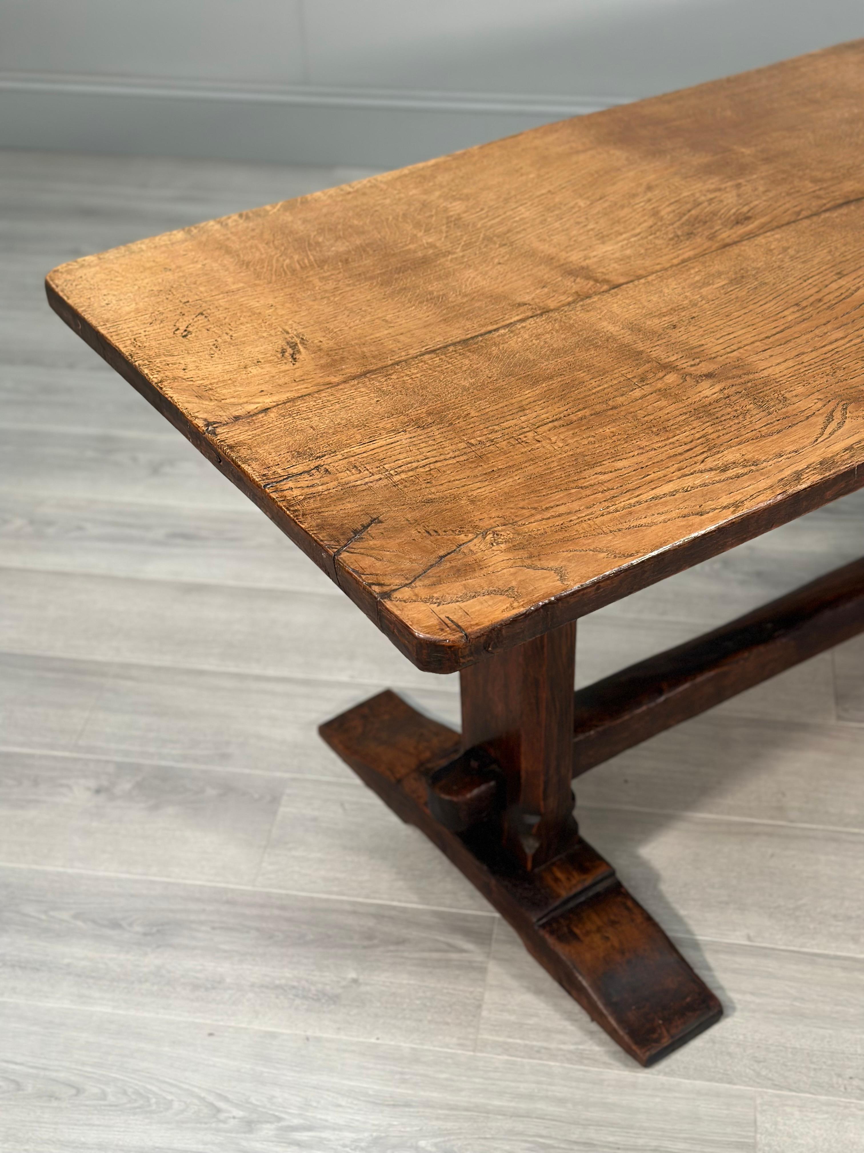 A superb Georgian refectory table dating to c.1800 and made with the finest quarter sawn English oak. The table sits on a fully pegged oak base with a 2 plank thick top that has aged to a wonderful golden oak colour. A fantastic example that is in