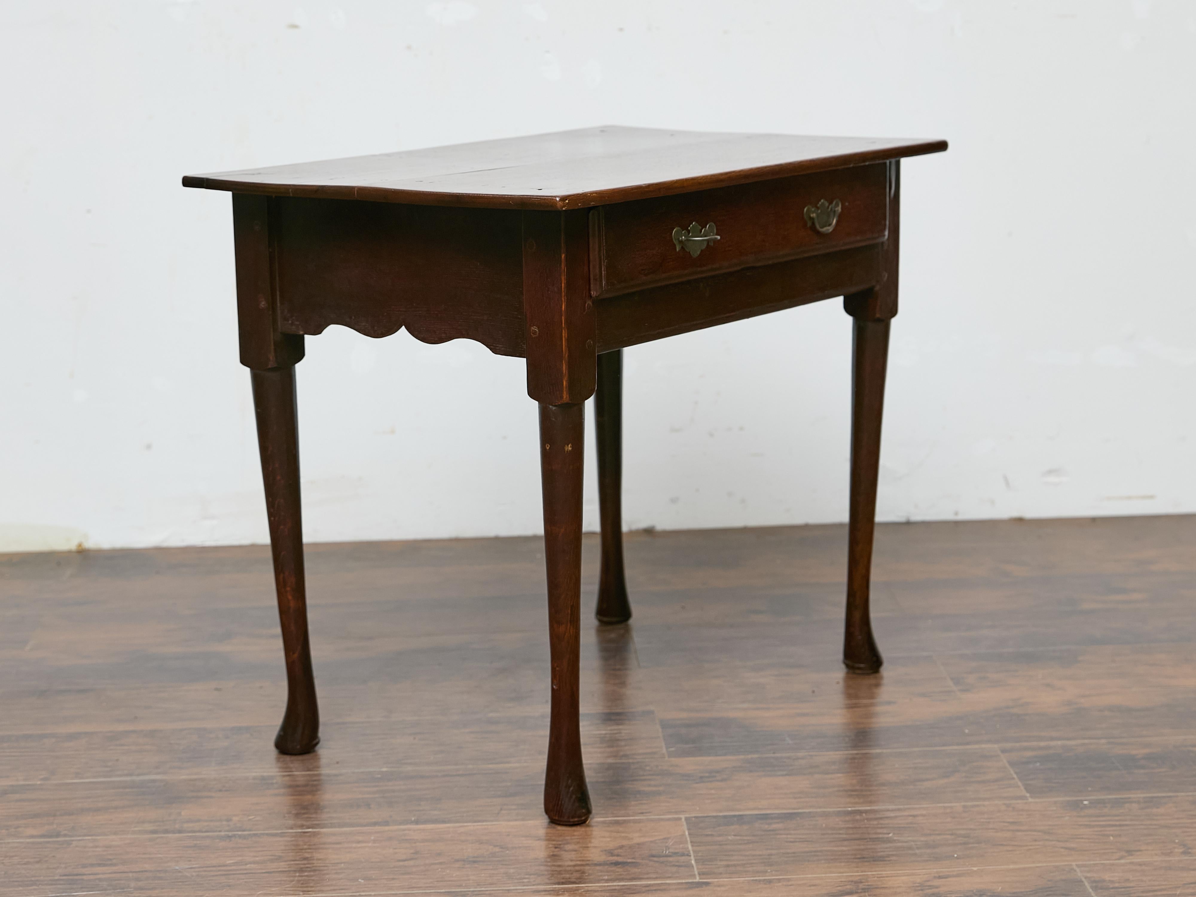 Antiker Beistelltisch aus georgianischer Eiche mit einer Schublade, England, um 1800-1830 (Georgian) im Angebot