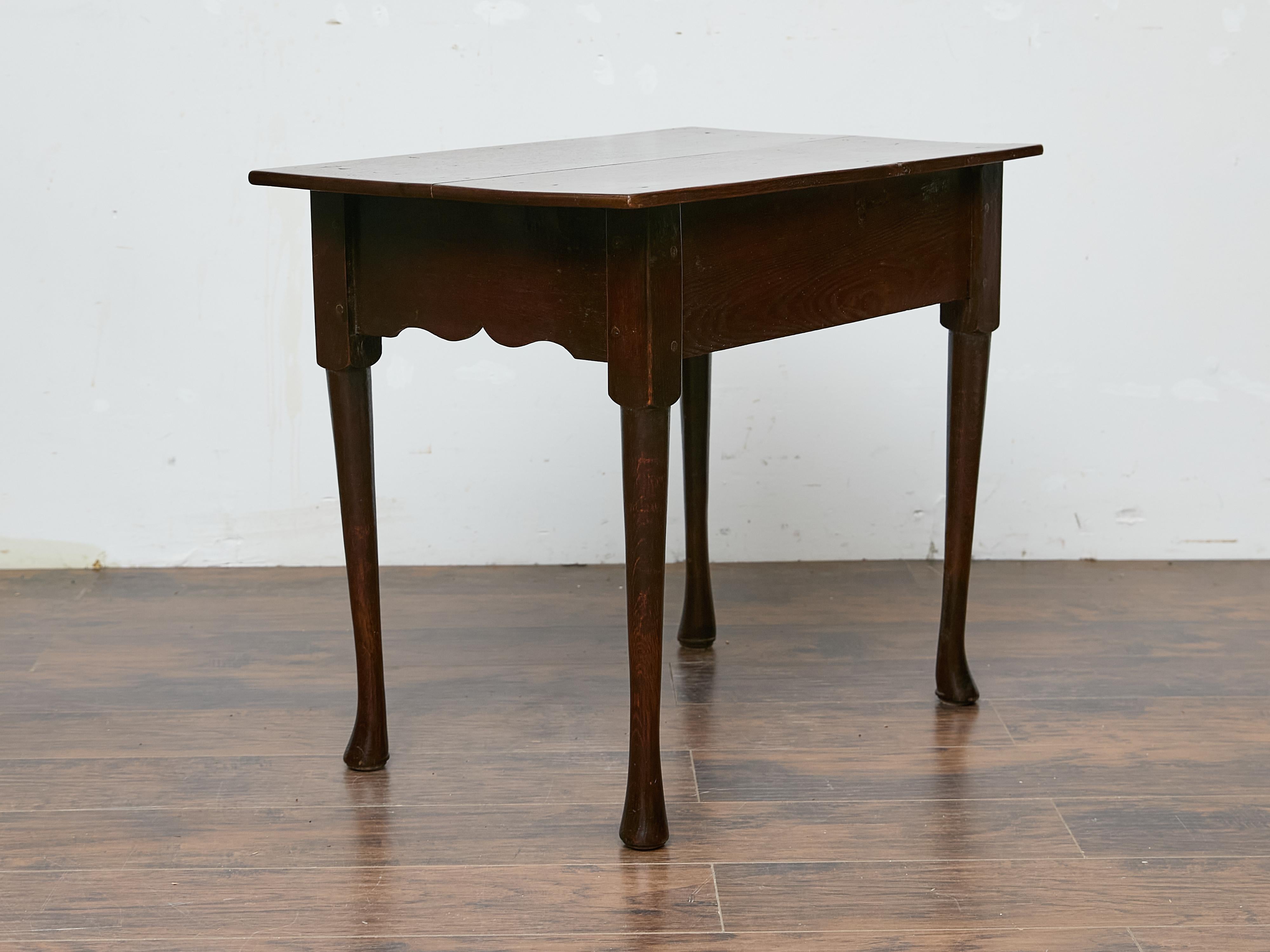 Antiker Beistelltisch aus georgianischer Eiche mit einer Schublade, England, um 1800-1830 (Messing) im Angebot