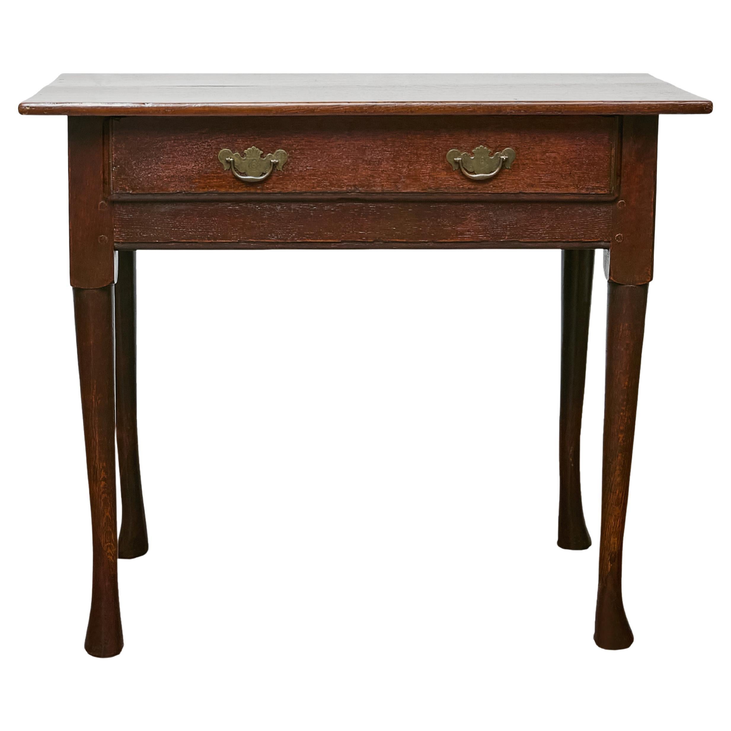 Antiker Beistelltisch aus georgianischer Eiche mit einer Schublade, England, um 1800-1830 im Angebot