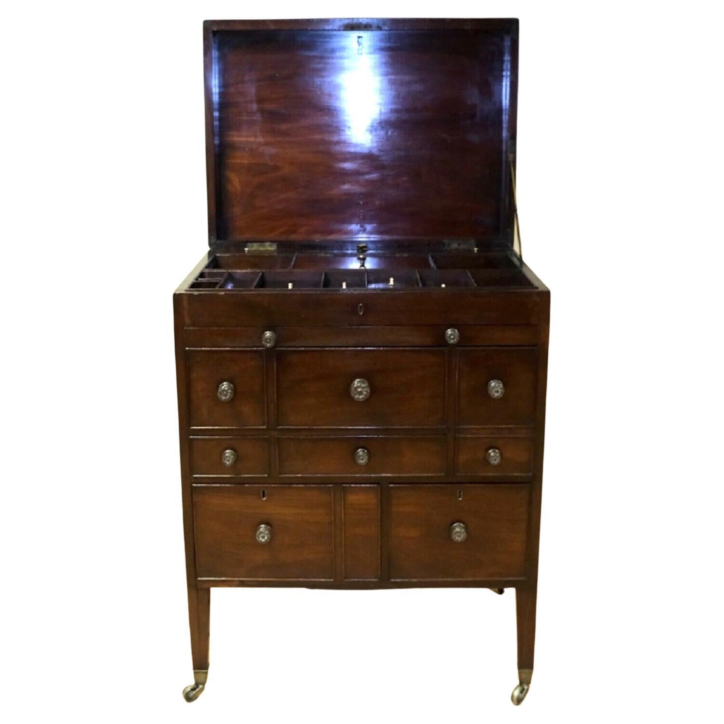 We are delighted to offer for sale this lovely late 18th Century Mahogany Officers Military Campaign traveling chest of drawers. 

To start, under the top there is the original mirror that can come out between the little compartments, this can be