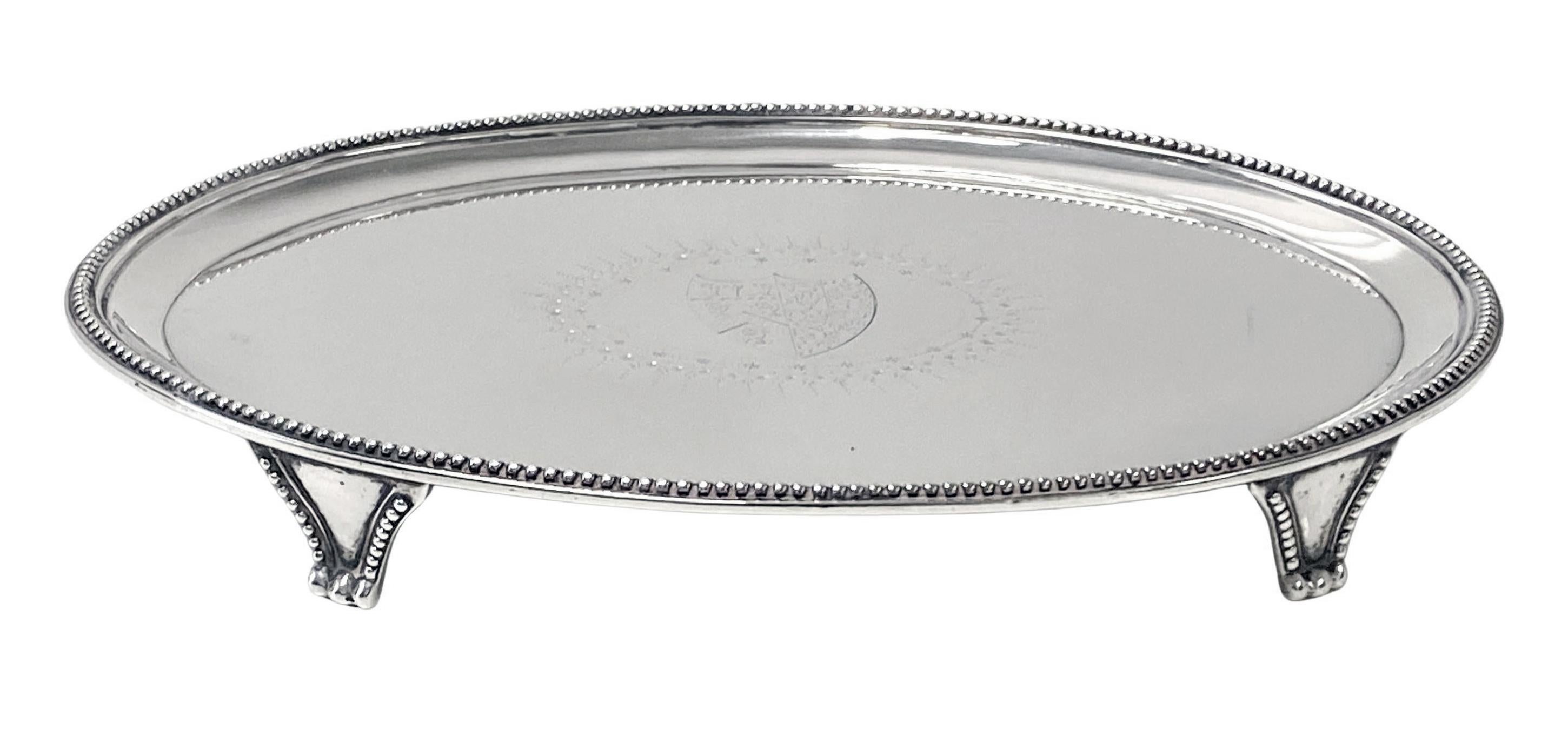 George III Plateau Salver ovale géorgien ancien Londres 1784 Elizabeth Jones en vente