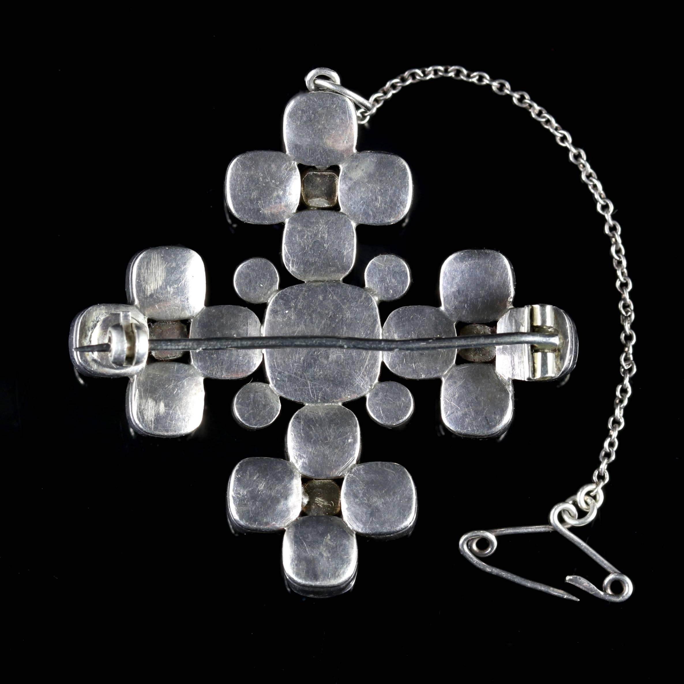 This fabulous Georgian Paste Stone brooch is Circa 1770.

The brooch is adorned in sparkling Paste Stone which are foiled back.

The centre Paste Stone is over 5ct.

This lovely Georgian brooch has had a security catch added in the 20th