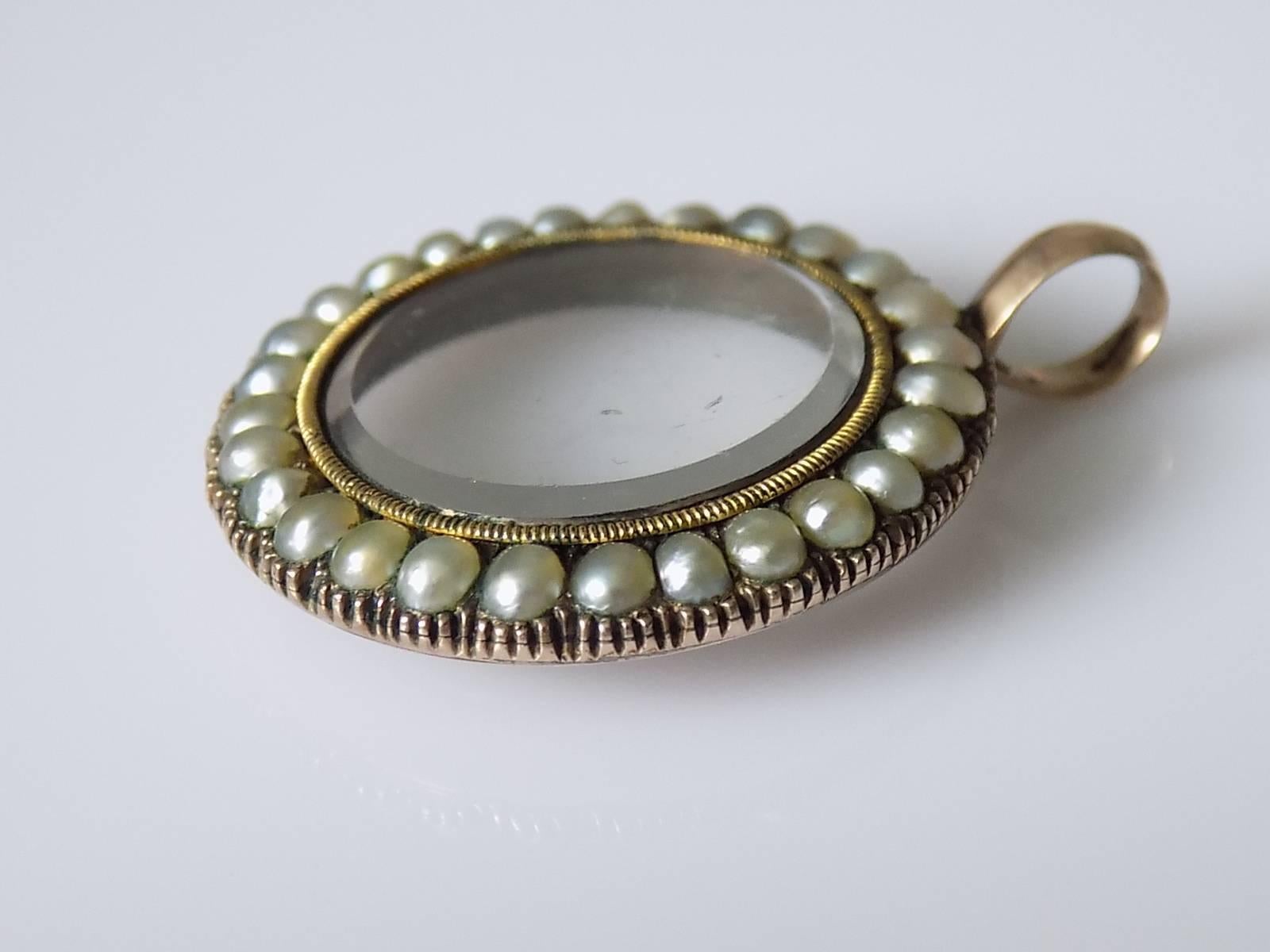 Antique Georgian Pearl Gold Locket Pendant In Good Condition In Boston, Lincolnshire