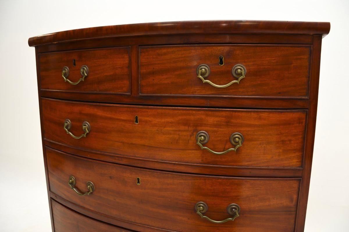 Antique Georgian Period Bow Front Chest of Drawers For Sale 3