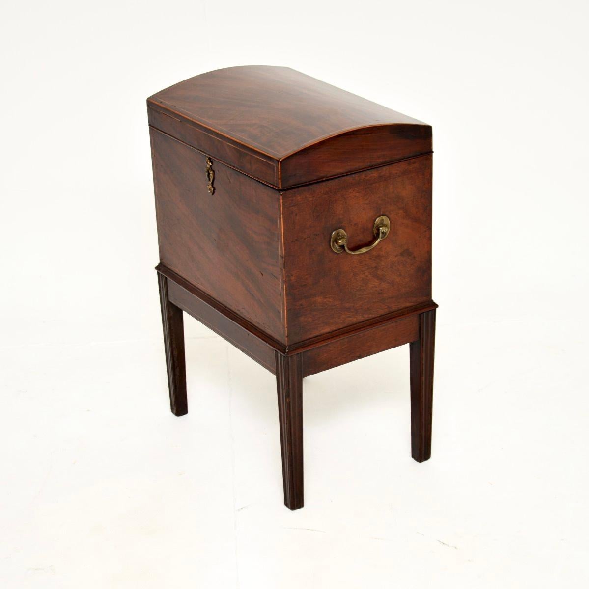 Antiguo Cellarette / Enfriador de Vino del Periodo Georgiano por Gillows en Bueno estado para la venta en London, GB