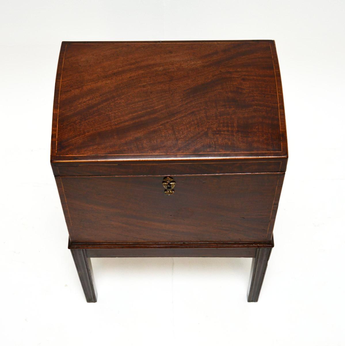 Antiguo Cellarette / Enfriador de Vino del Periodo Georgiano por Gillows Madera en venta