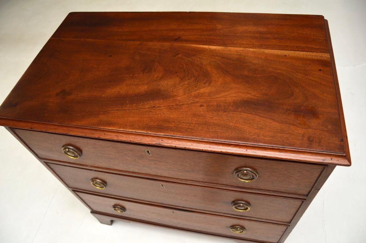 Fin du XVIIIe siècle Ancienne commode d'époque géorgienne en vente