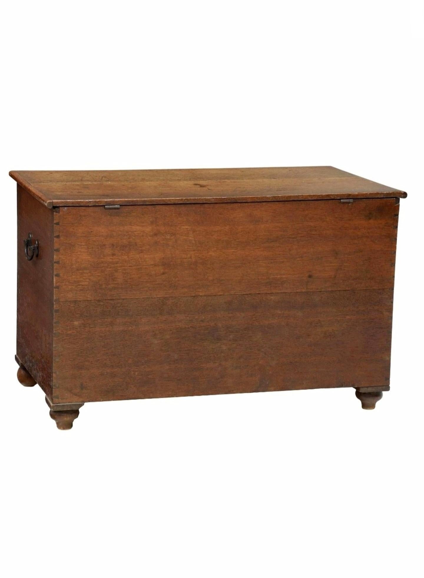 Antique Georgian Period Dovetailed Oak Mule Chest  In Good Condition For Sale In Forney, TX