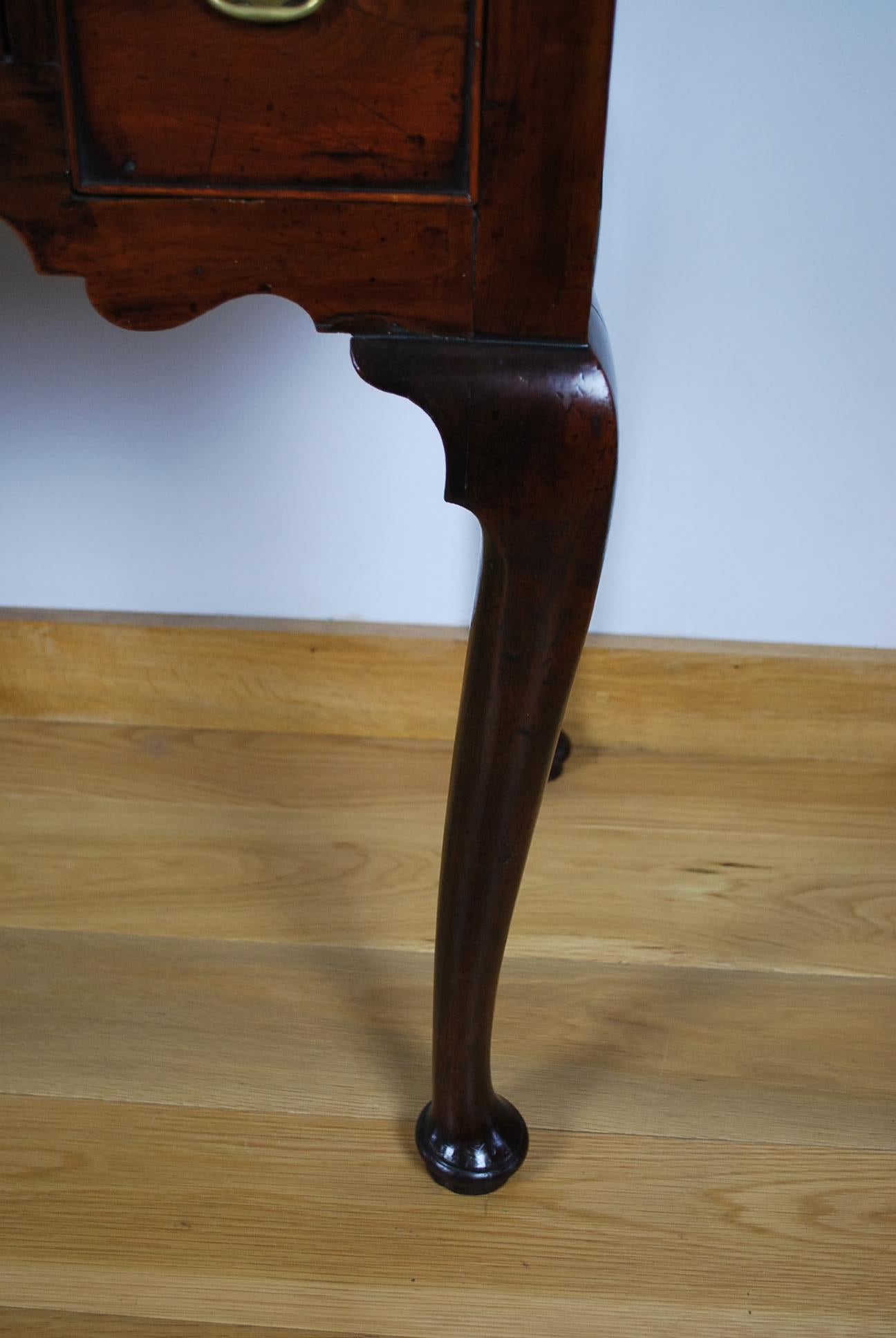Antique Georgian period English solid Yew Wood Lowboy / side table For Sale 1