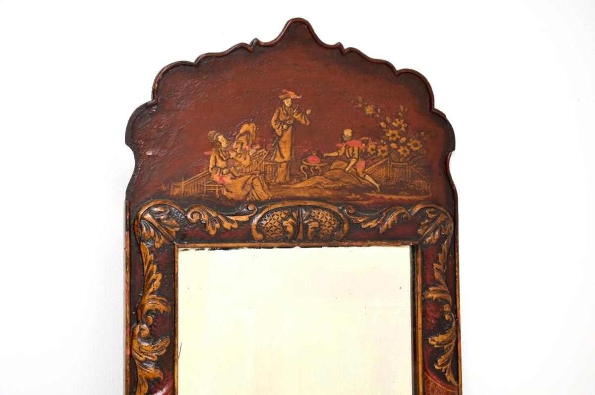 A beautiful antique Georgian period lacquered chinoiserie mirror. This was made in England, it dates from around the 1800-1820 period.

It is a lovely size and has a stunning design with gorgeous decorations. The lacquered chinoiserie runs around