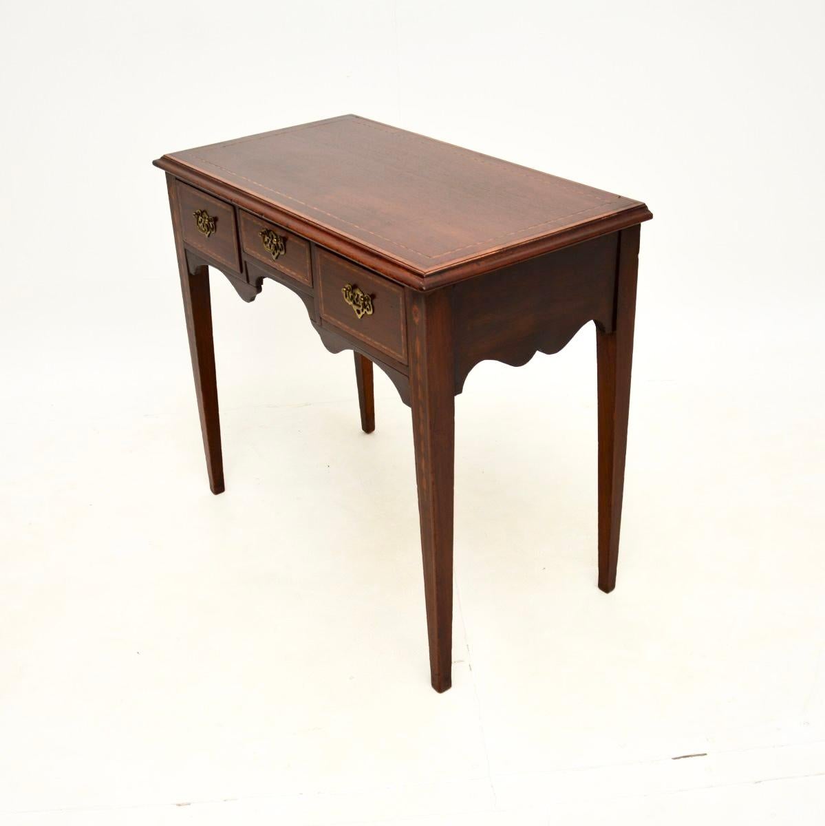 Britannique Table d'appoint basse d'époque géorgienne ancienne en vente