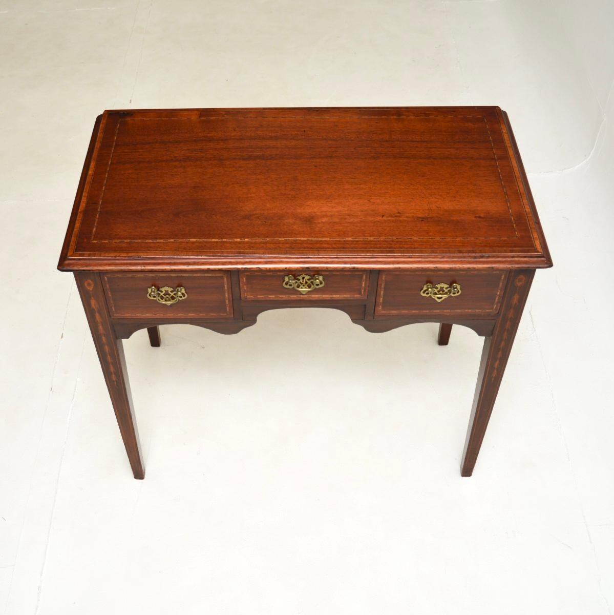 Table d'appoint basse d'époque géorgienne ancienne Bon état - En vente à London, GB