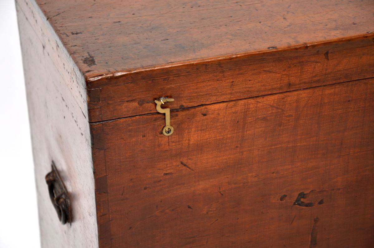 Antique Georgian Period Pine Chest / Trunk For Sale 4