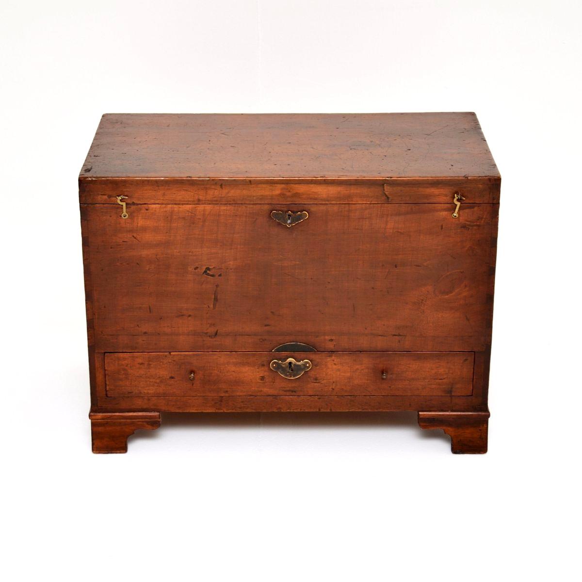 A wonderful antique Georgian period pine chest / trunk. This was made in England, we would date it from around the 1780-1800 period.

This is a beautiful, useful and compact piece, full of character and charm. The pine has acquired a gorgeous patina