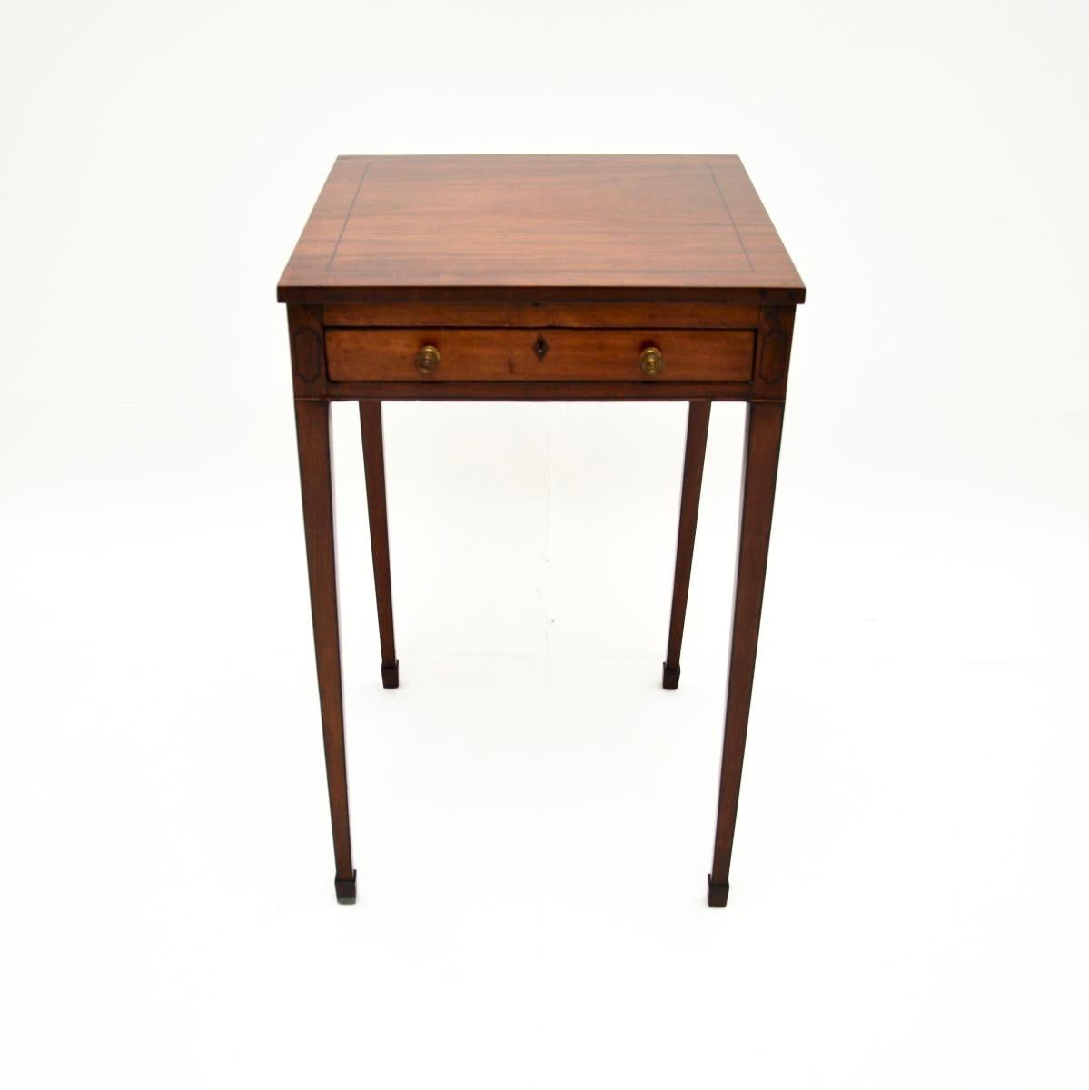 A charming and early antique Georgian period side table. This was made in England, it dates from around 1800-1810 period.

It is a lovely size and is full of character. The wood has a gorgeous colour tone and a lovely patina, with various surface
