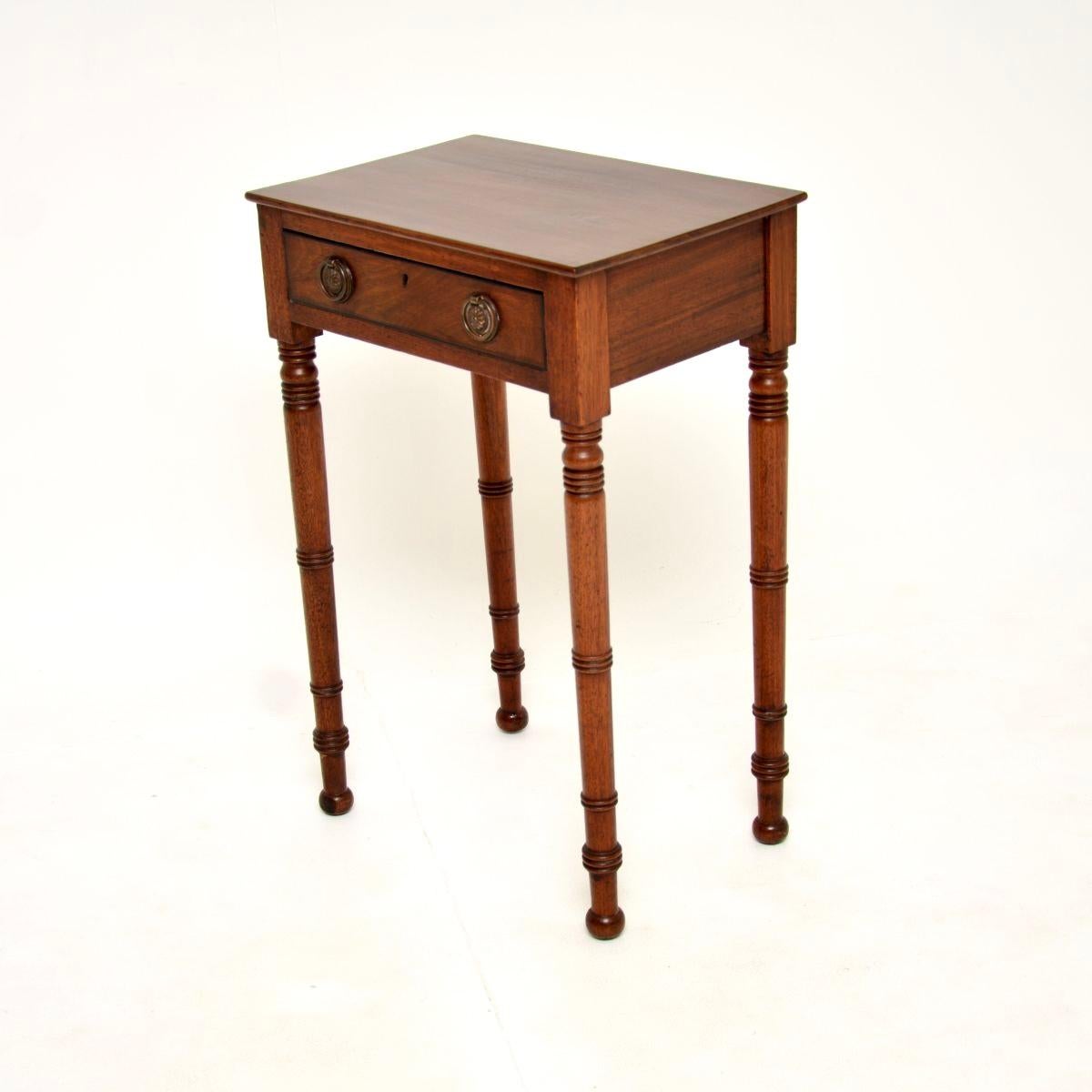 Britannique Table d'appoint ancienne d'époque géorgienne en vente