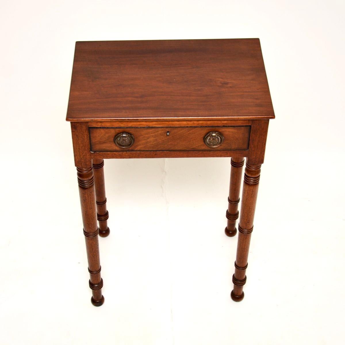 Début du XIXe siècle Table d'appoint ancienne d'époque géorgienne en vente