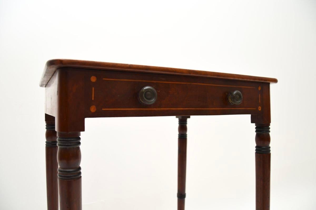 Bois Table d'appoint ancienne d'époque géorgienne en vente