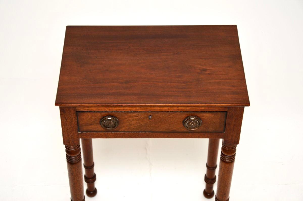 Bois Table d'appoint ancienne d'époque géorgienne en vente