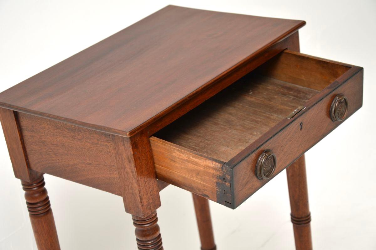 Table d'appoint ancienne d'époque géorgienne en vente 2