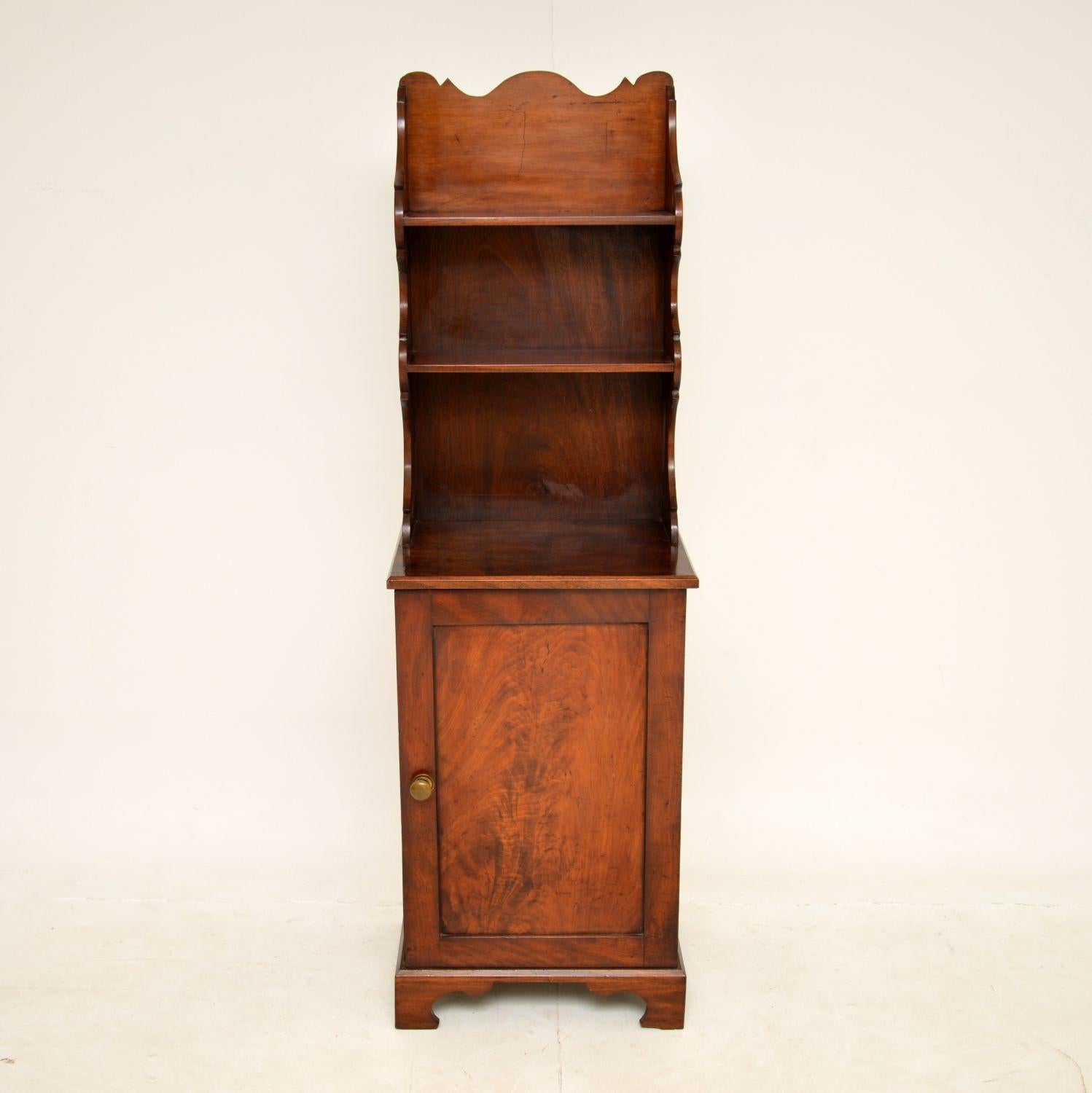 A stunning & very slim antique George III period dresser. This was made in England, it dates from around the 1790-1810 period.

It is of superb quality and is a very useful size, being quite slim yet containing plenty of storage space. The upper