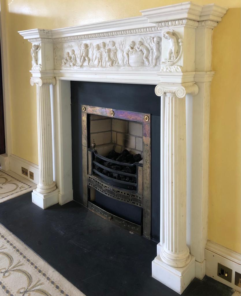 Antique Georgian Period Statuary Marble Mantlepiece For Sale 3