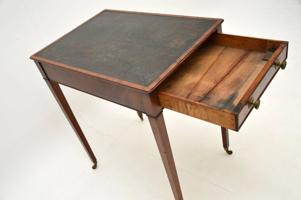 Fin du XVIIIe siècle Table d'écriture/table d'appoint ancienne d'époque géorgienne en vente