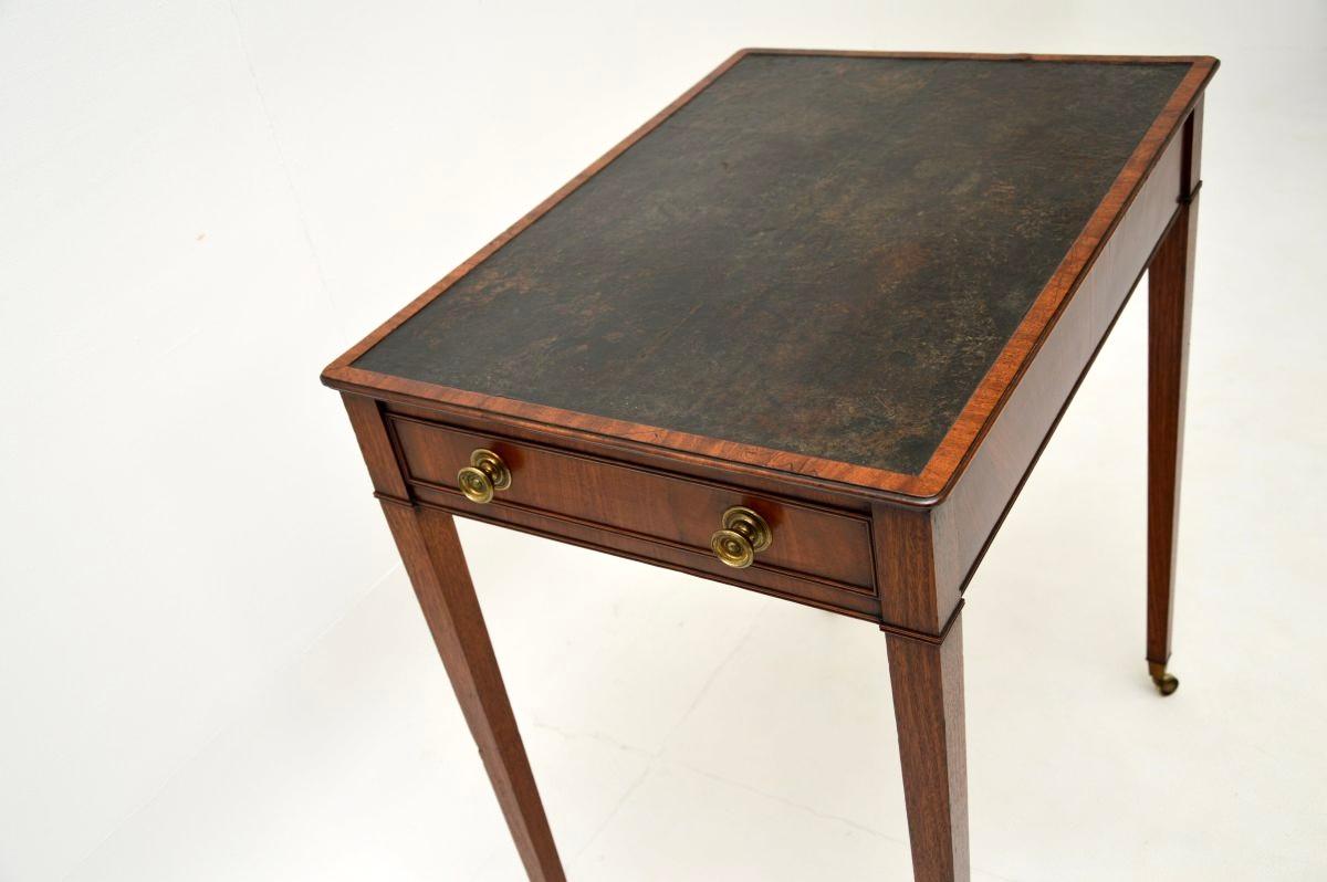 Table d'écriture/table d'appoint ancienne d'époque géorgienne en vente 1