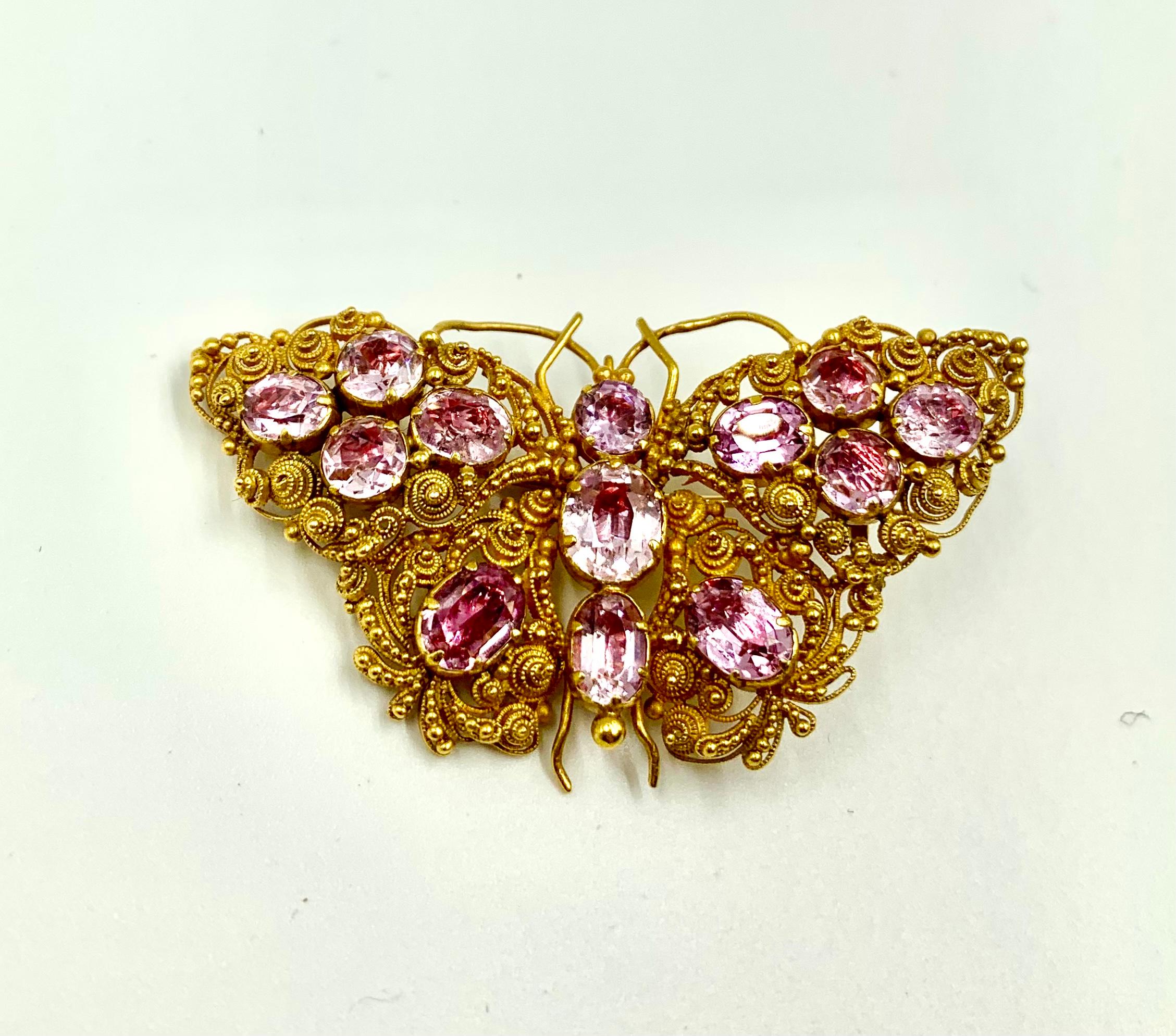 Antike georgianische Schmetterlingsbrosche aus 18 Karat Cannetille mit rosa Turmalin und Gold im Zustand „Gut“ im Angebot in New York, NY