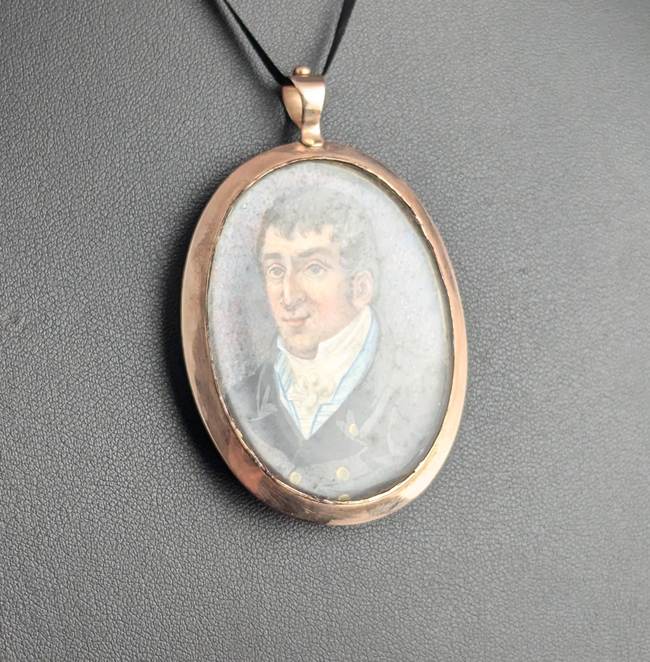 Pendentif portrait géorgien ancien, médaillon de deuil, or 9 carats Bon état - En vente à NEWARK, GB
