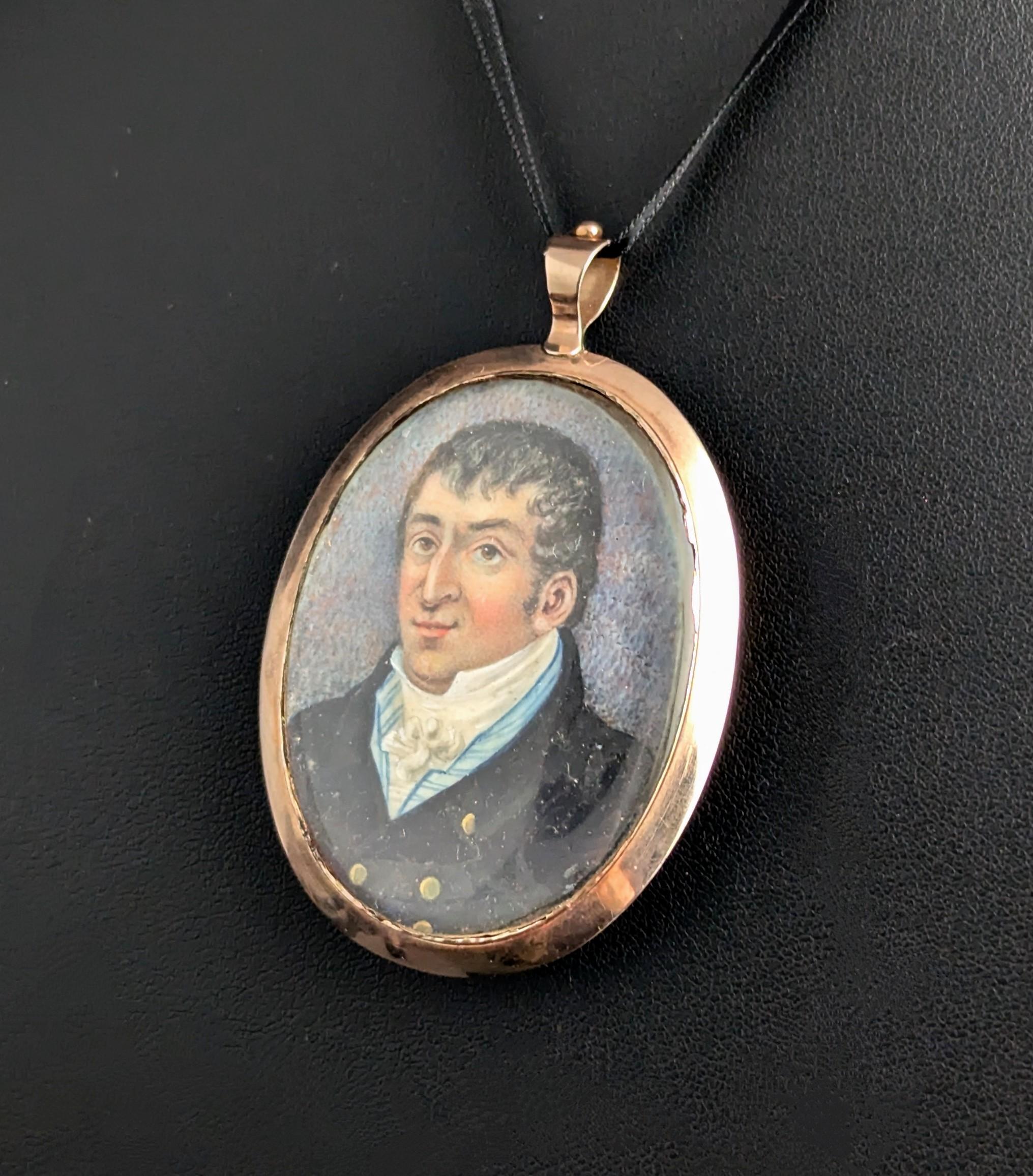 Pendentif portrait géorgien ancien, médaillon de deuil, or 9 carats en vente 1
