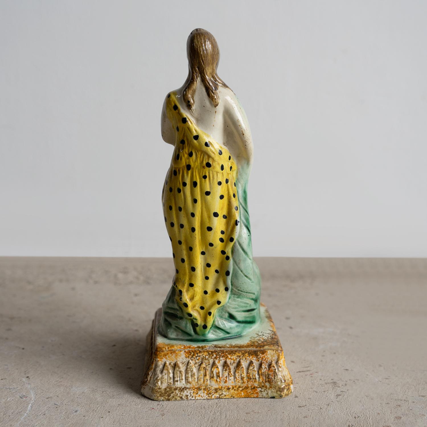Antica figura in ceramica georgiana Prattware, Flora la dea della primavera, C.C. 1800 In condizioni buone in vendita a Bristol, GB