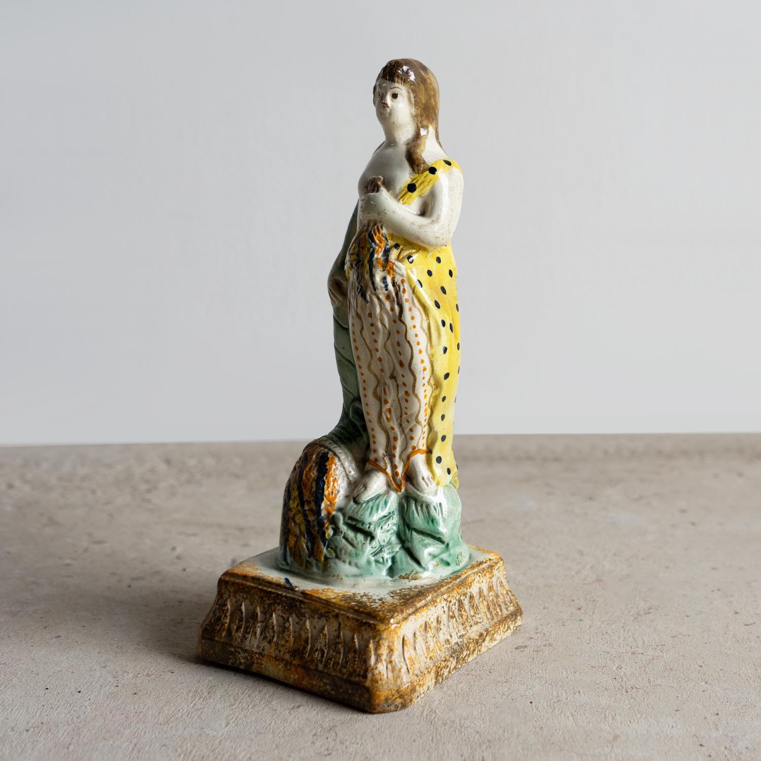 Ceramica Antica figura in ceramica georgiana Prattware, Flora la dea della primavera, C.C. 1800 in vendita