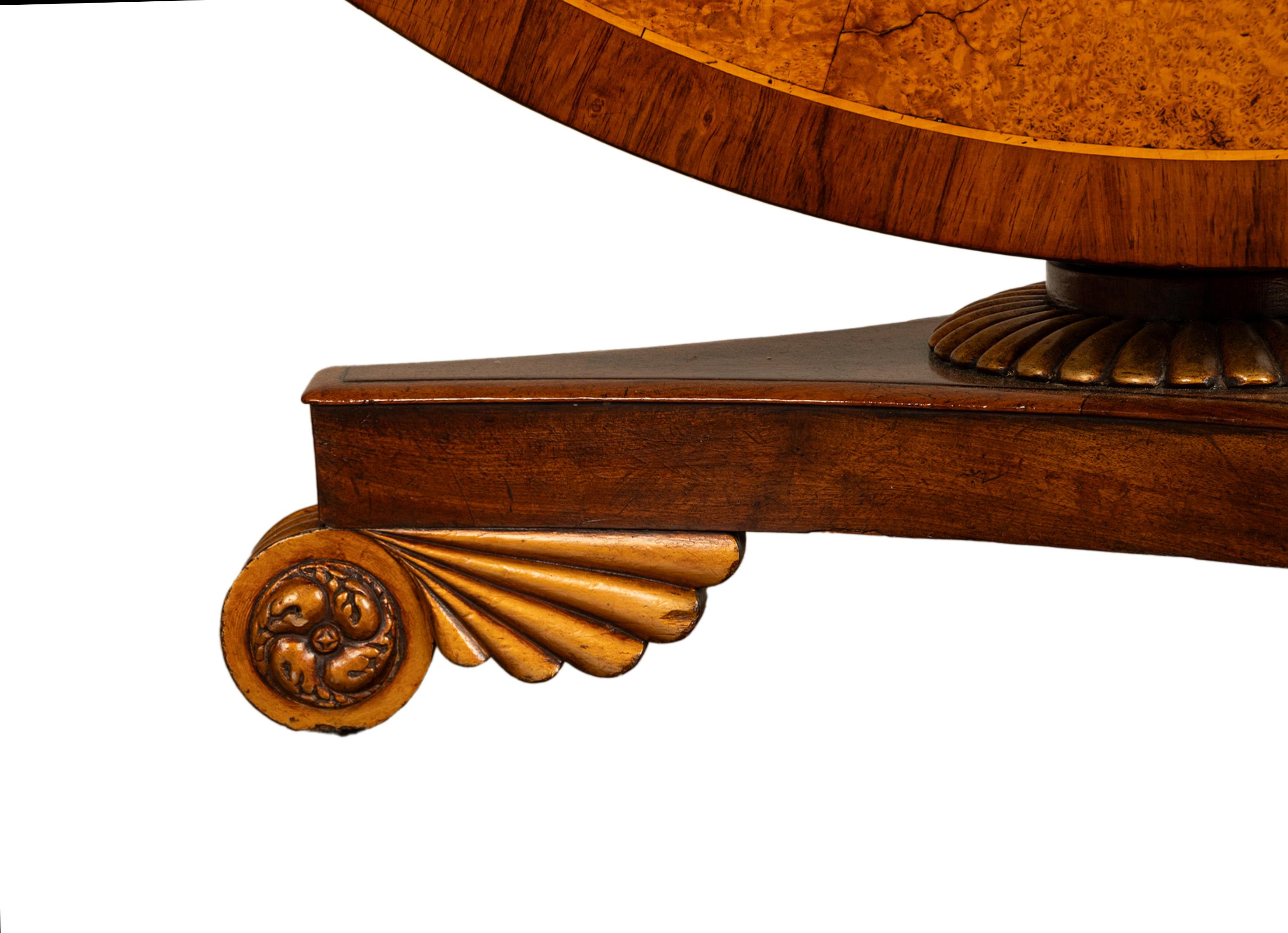 Ancienne table de salle à manger à plateau basculant en noyer doré Amboyna Regency Georgian en vente 10