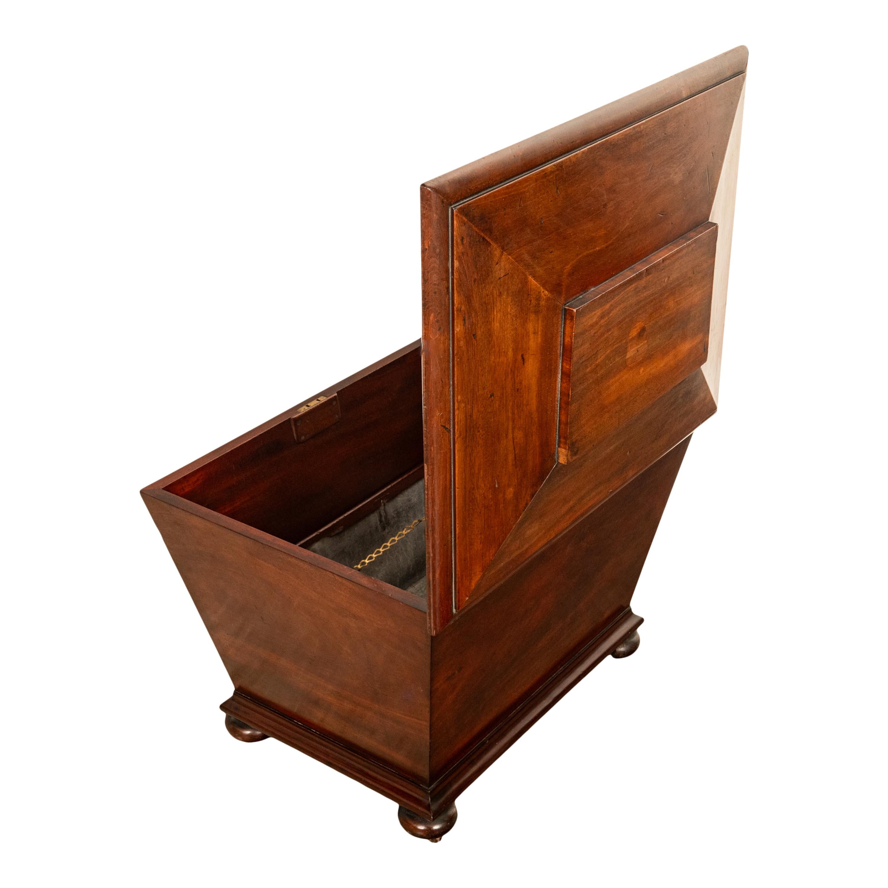 Antiguo Refrigerador de Vino en Forma de Sarcófago de Caoba de la Regencia Georgiana 1810 en venta 8