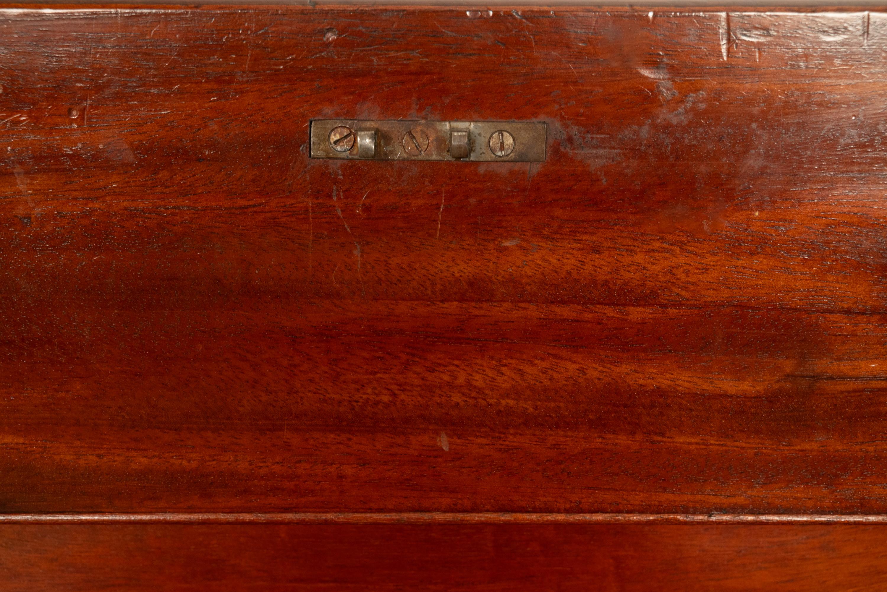 Antiguo Refrigerador de Vino en Forma de Sarcófago de Caoba de la Regencia Georgiana 1810 en venta 12