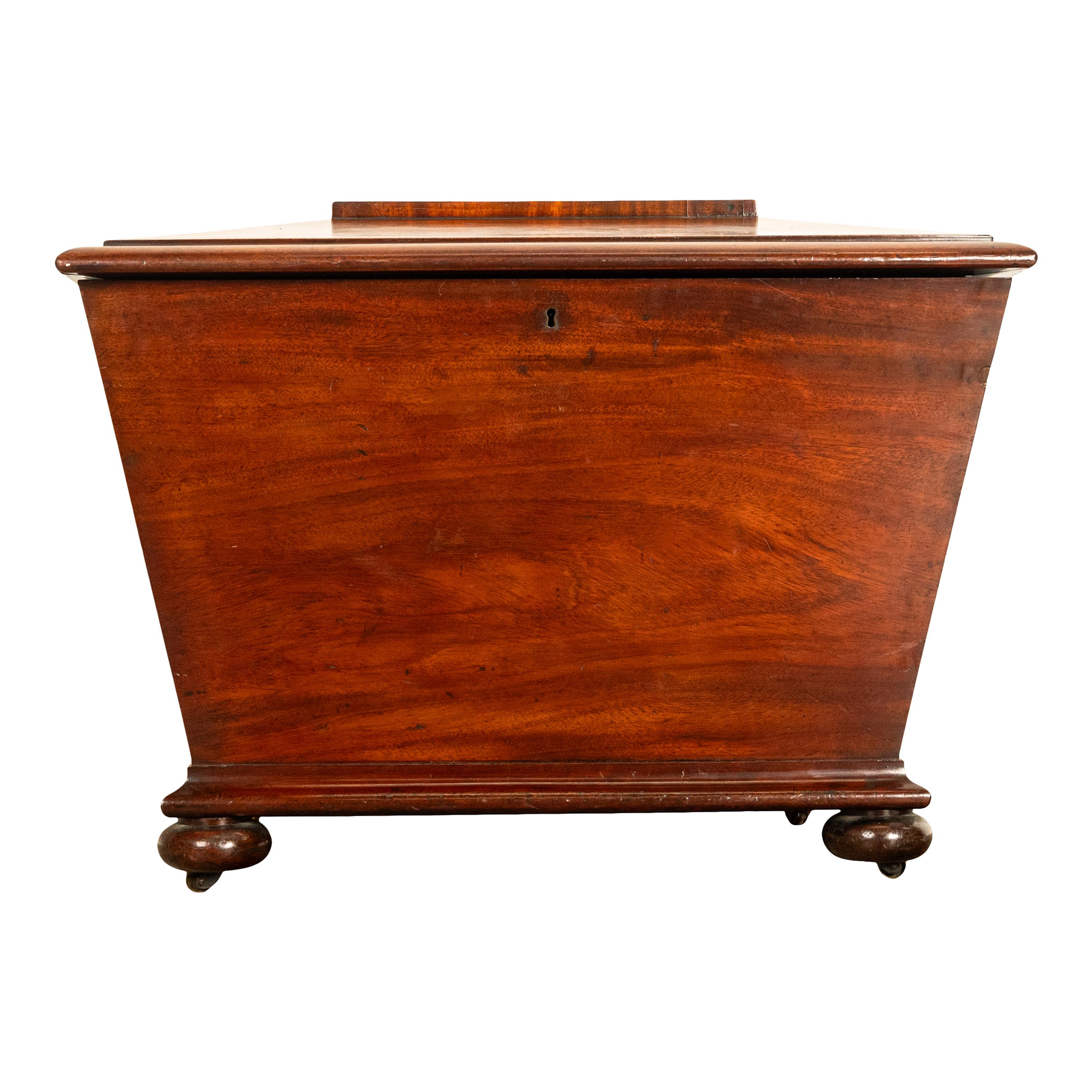 Antiguo Refrigerador de Vino en Forma de Sarcófago de Caoba de la Regencia Georgiana 1810 en Bueno estado para la venta en Portland, OR