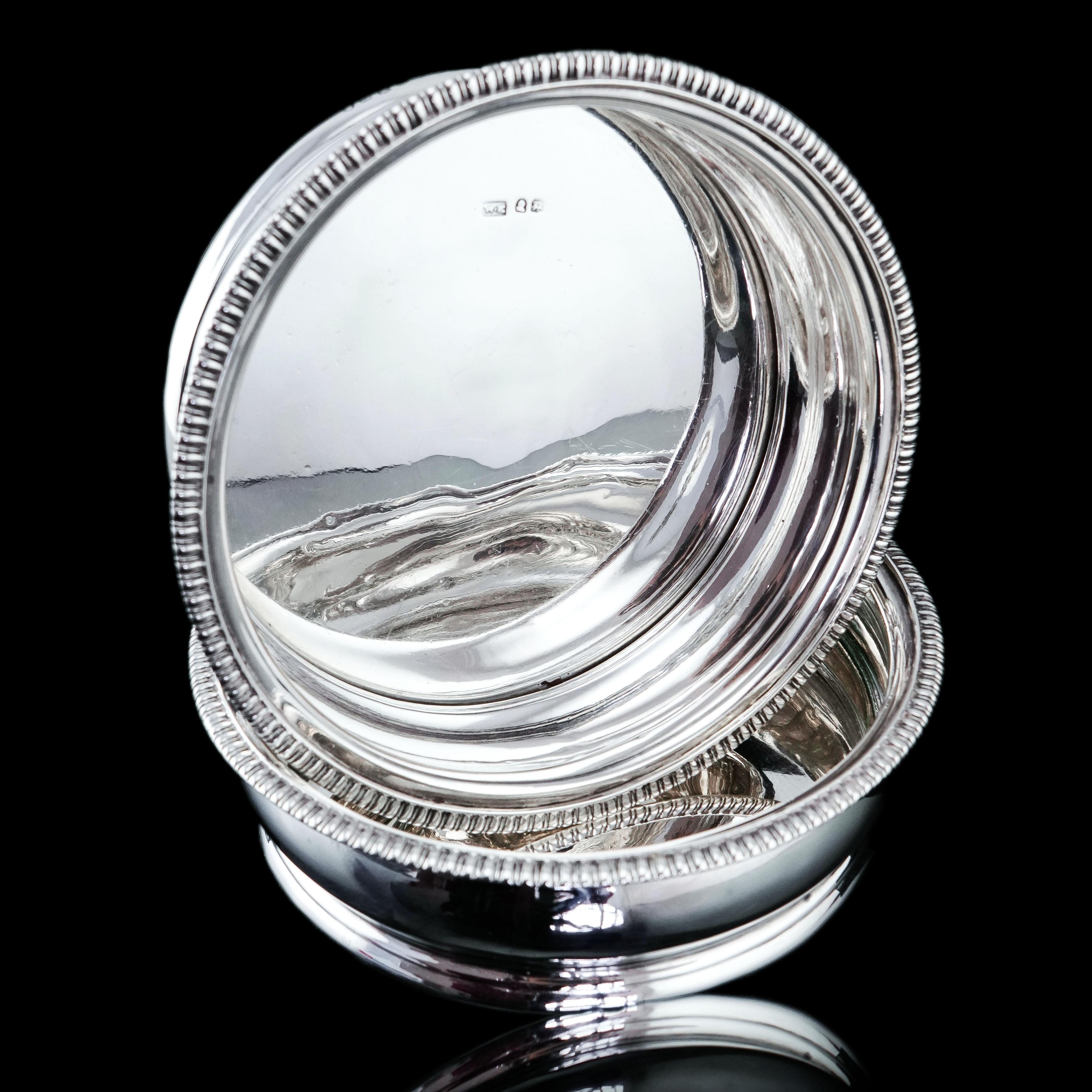 Antico sottobicchiere d'argento massiccio Georgiano Regency con base d'argento - William Eaton in vendita 5